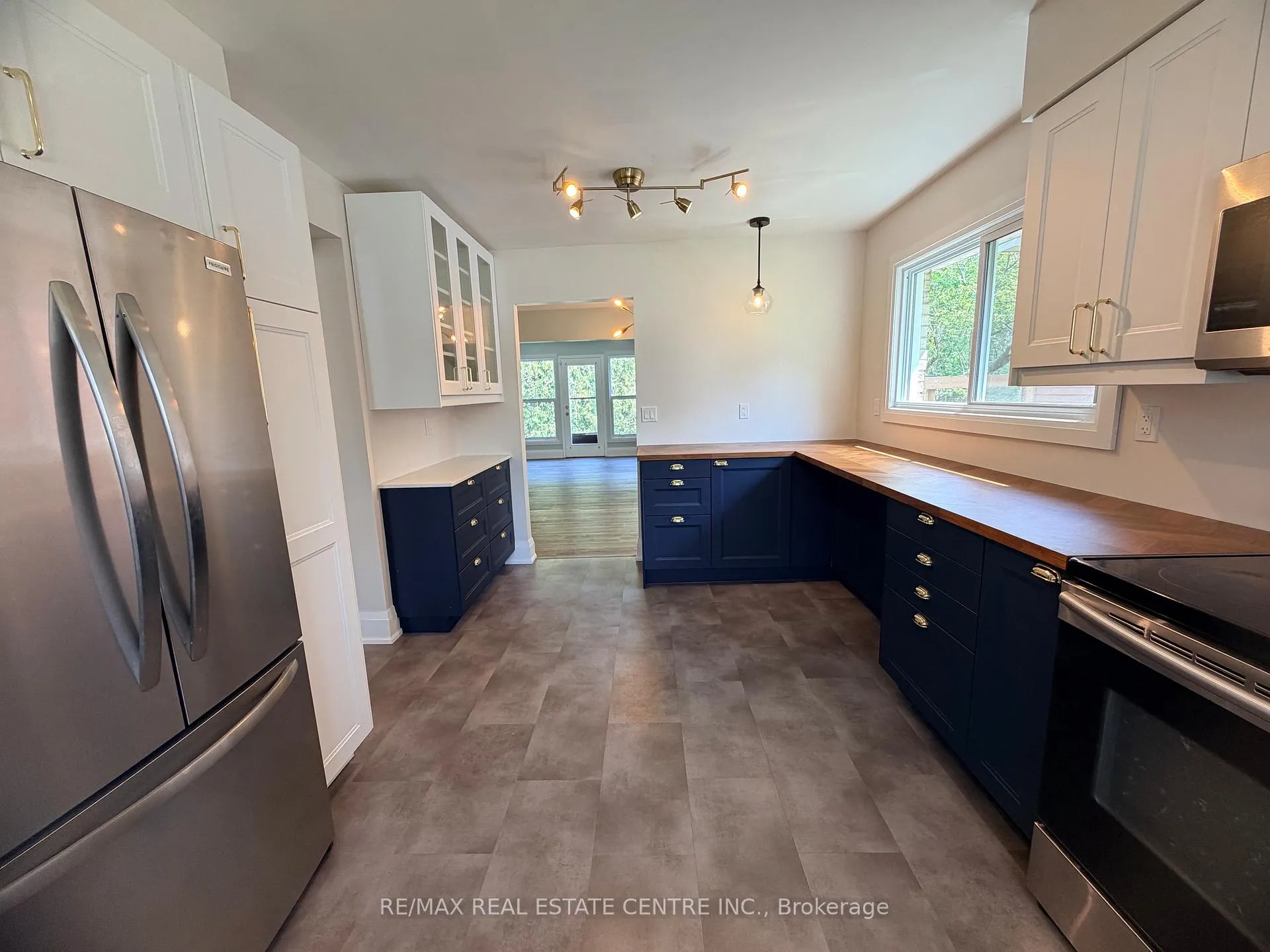 Photo 8 of 34 Woodridge Drive, Guelph, Willow West/Sugarbush/West Acres — HOMEH