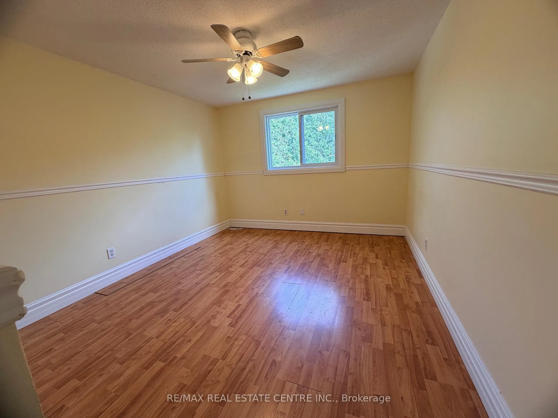 Photo 16 of 34 Woodridge Drive, Guelph, Willow West/Sugarbush/West Acres — HOMEH