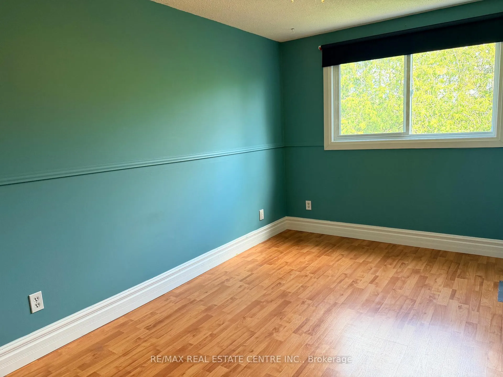 Photo 18 of 34 Woodridge Drive, Guelph, Willow West/Sugarbush/West Acres — HOMEH