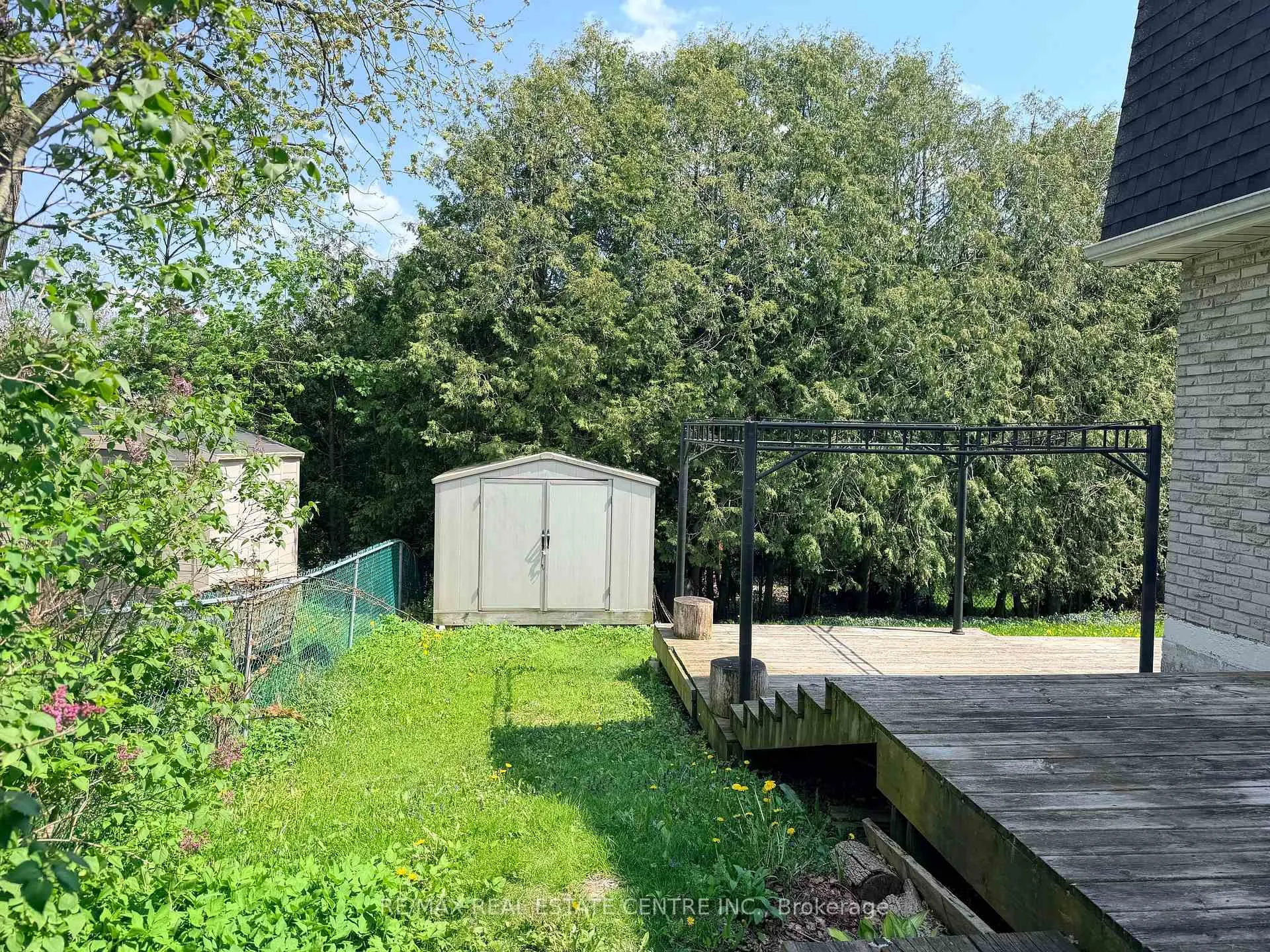 Photo 22 of 34 Woodridge Drive, Guelph, Willow West/Sugarbush/West Acres — HOMEH