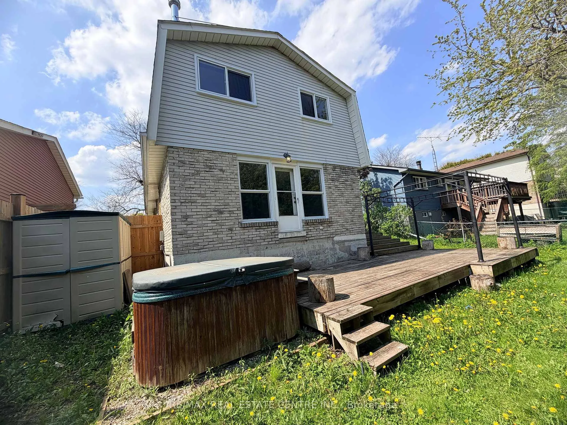 Photo 25 of 34 Woodridge Drive, Guelph, Willow West/Sugarbush/West Acres — HOMEH