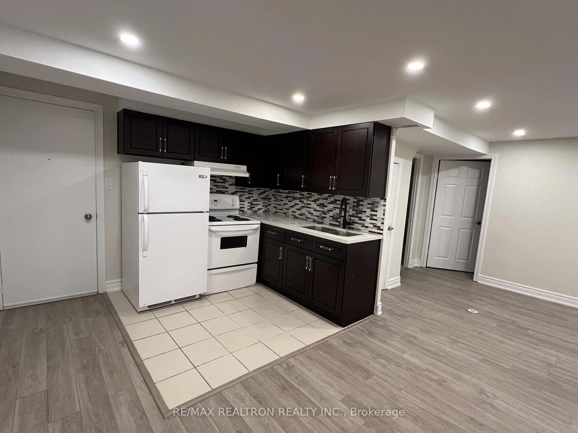 Photo 3 of Unit Lower A, 42 Butterfield Crescent, Vaughan, Maple — HOMEH