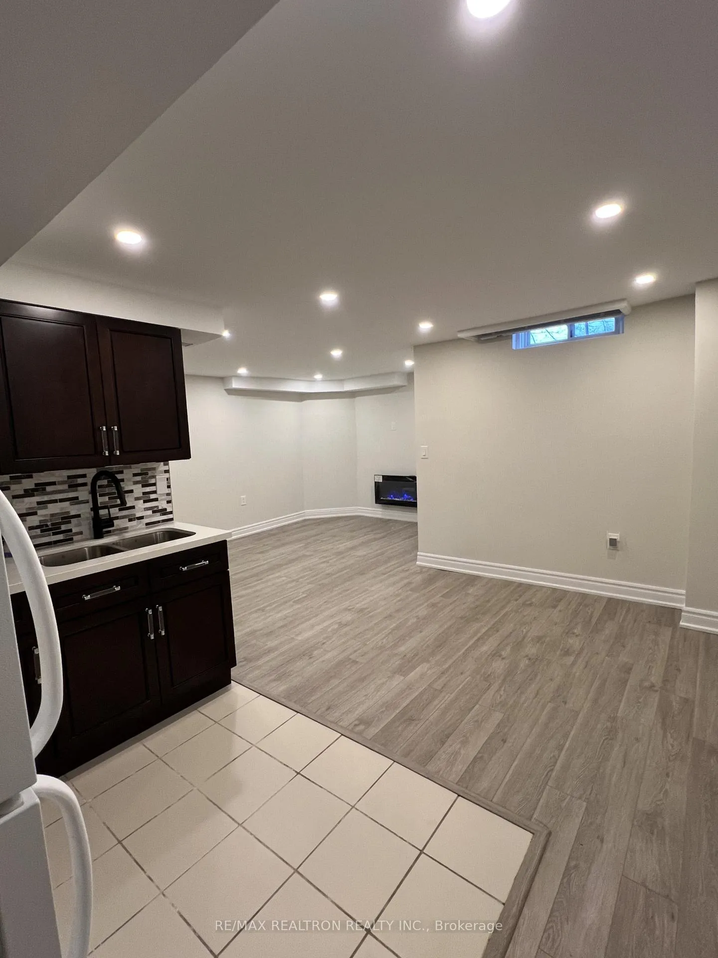 Photo 4 of Unit Lower A, 42 Butterfield Crescent, Vaughan, Maple — HOMEH