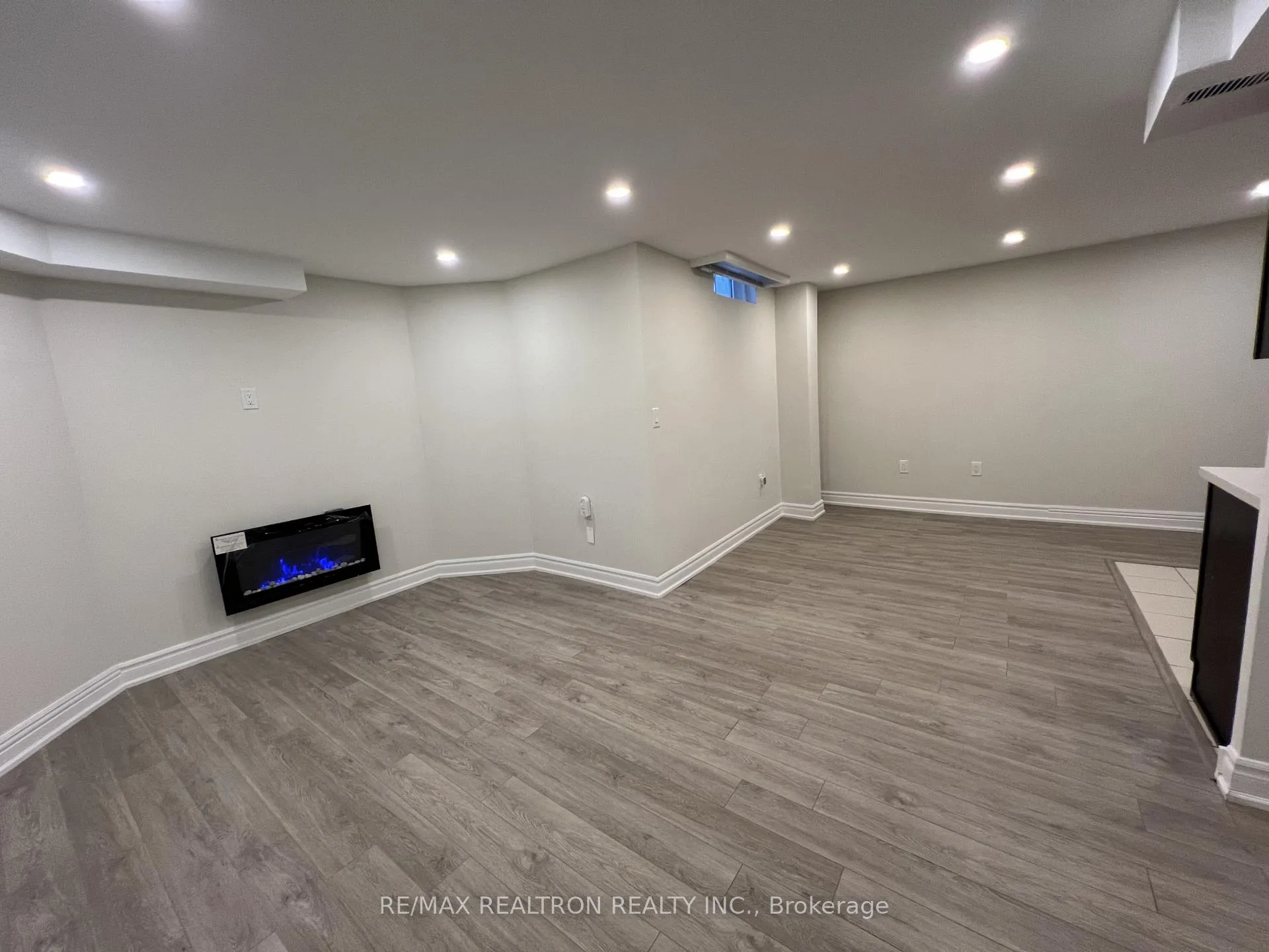 Photo 6 of Unit Lower A, 42 Butterfield Crescent, Vaughan, Maple — HOMEH