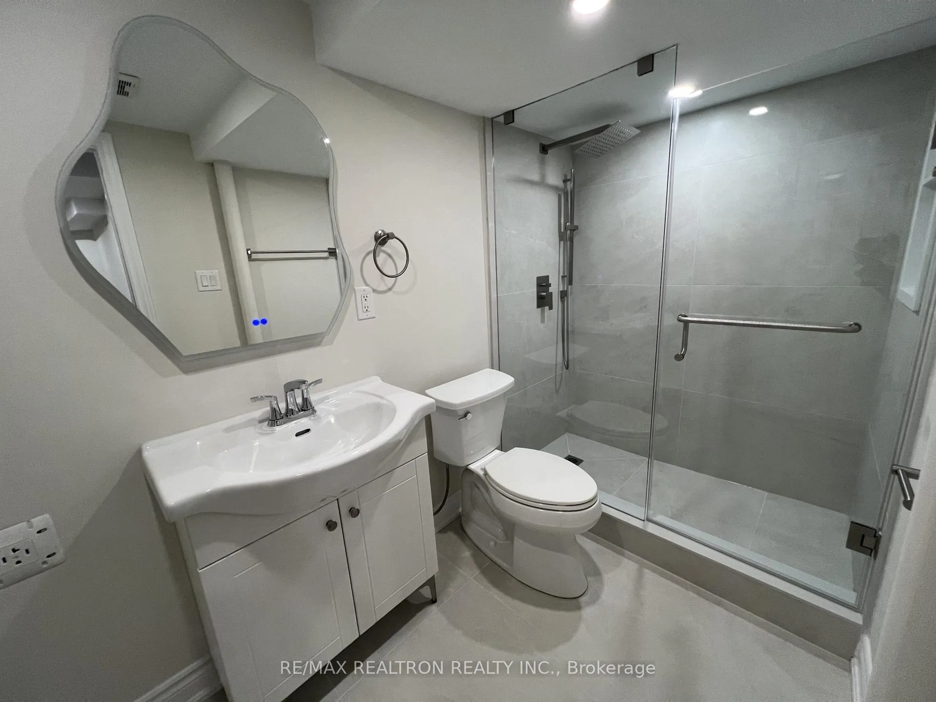 Photo 8 of Unit Lower A, 42 Butterfield Crescent, Vaughan, Maple — HOMEH