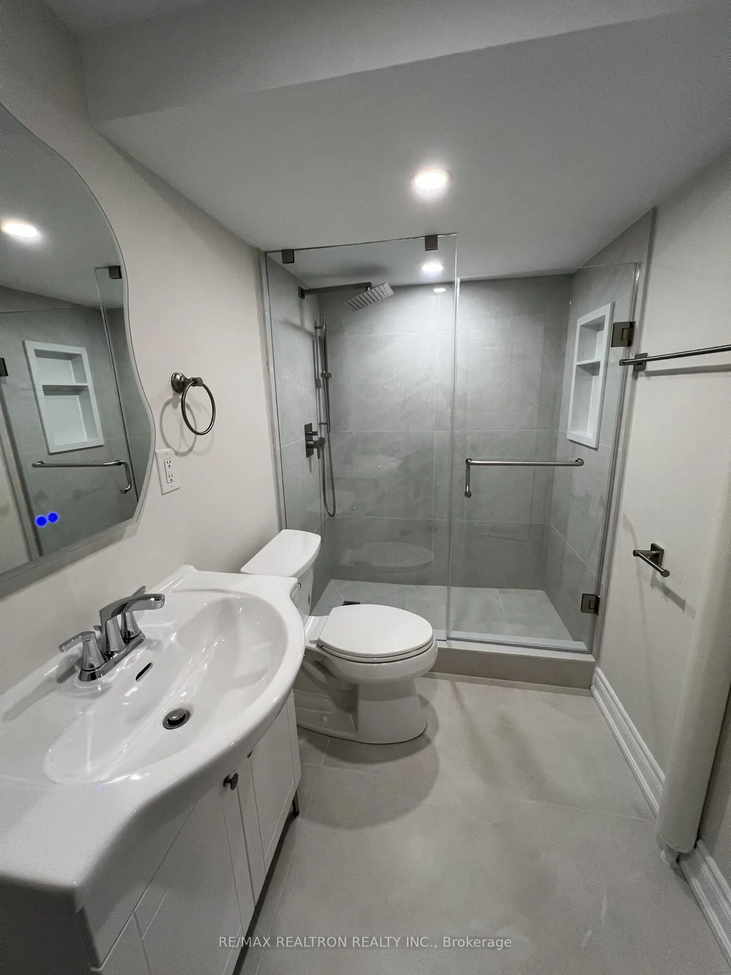 Photo 9 of Unit Lower A, 42 Butterfield Crescent, Vaughan, Maple — HOMEH