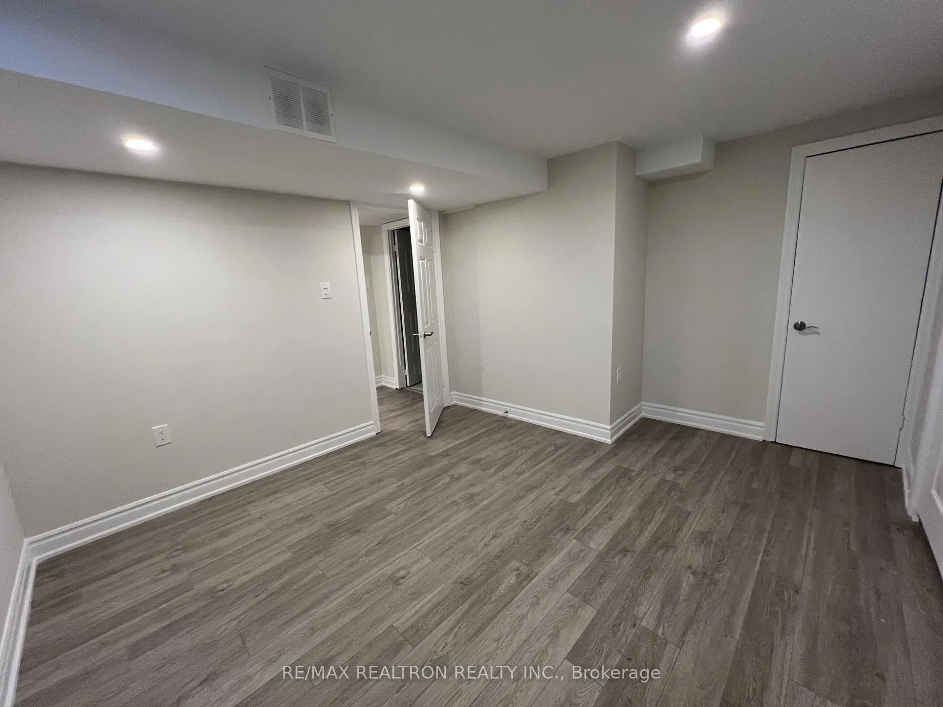 Photo 10 of Unit Lower A, 42 Butterfield Crescent, Vaughan, Maple — HOMEH