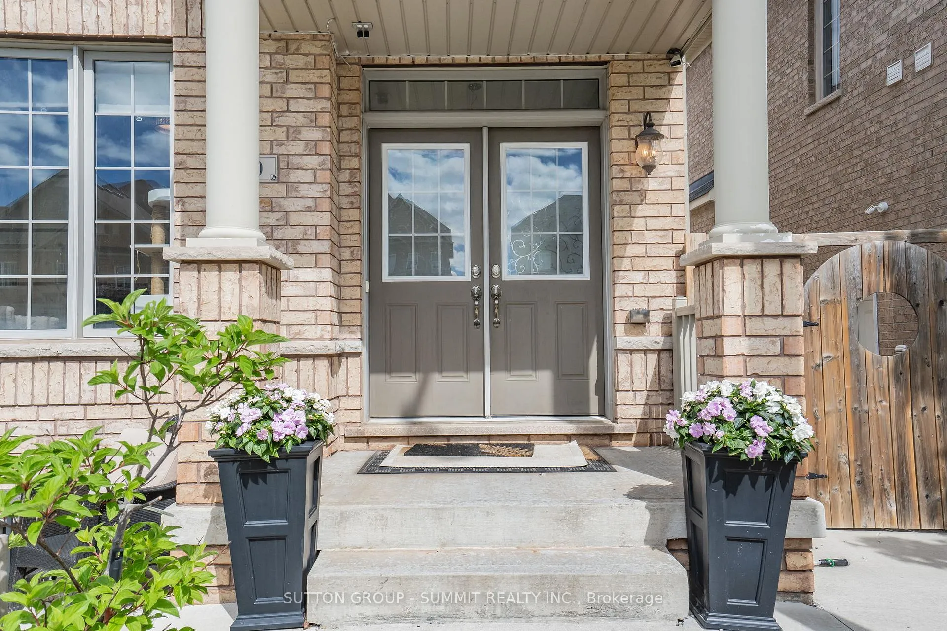 Photo 2 of 50 Bonnie Braes Drive, Brampton, Credit Valley — HOMEH