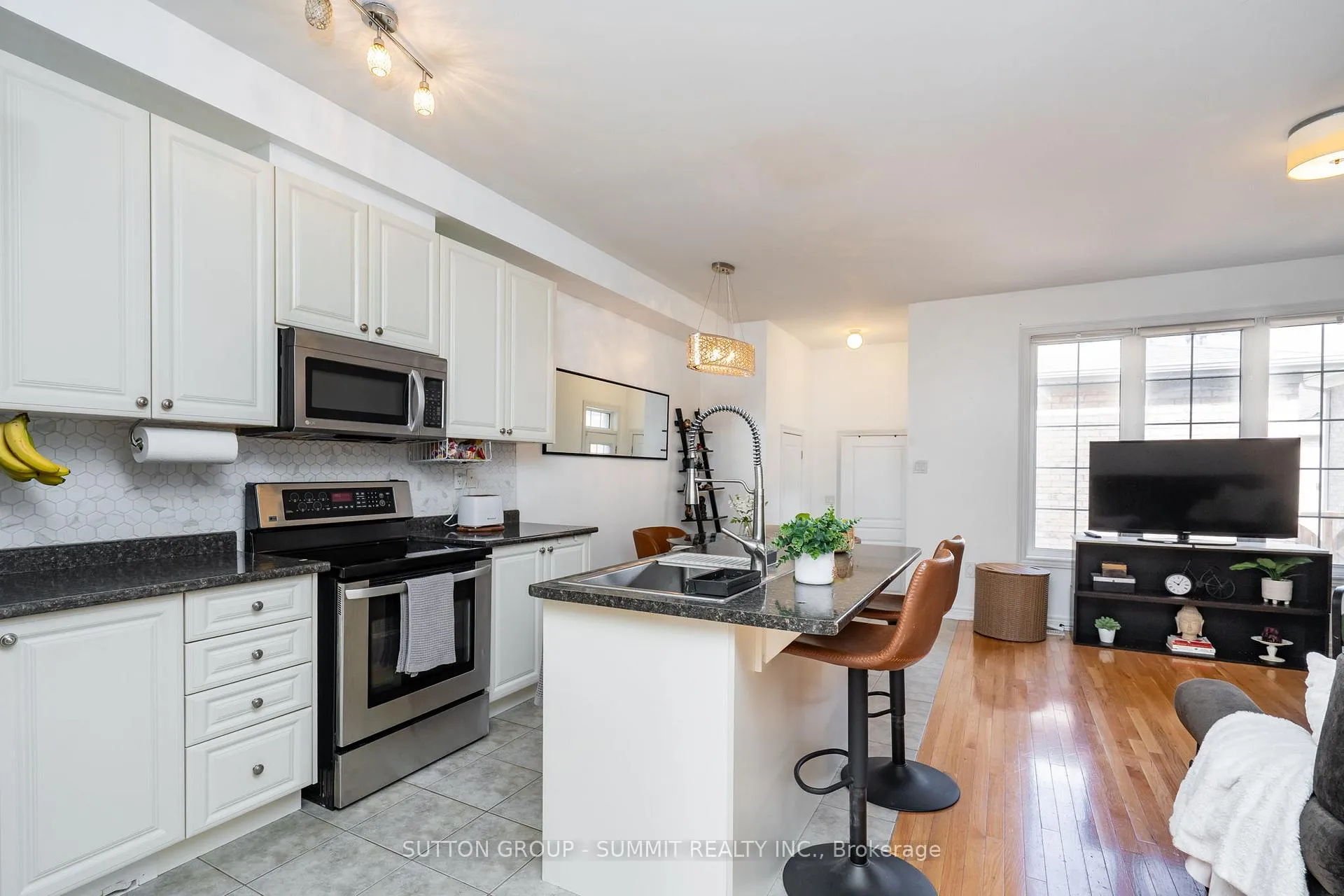 Photo 9 of 50 Bonnie Braes Drive, Brampton, Credit Valley — HOMEH