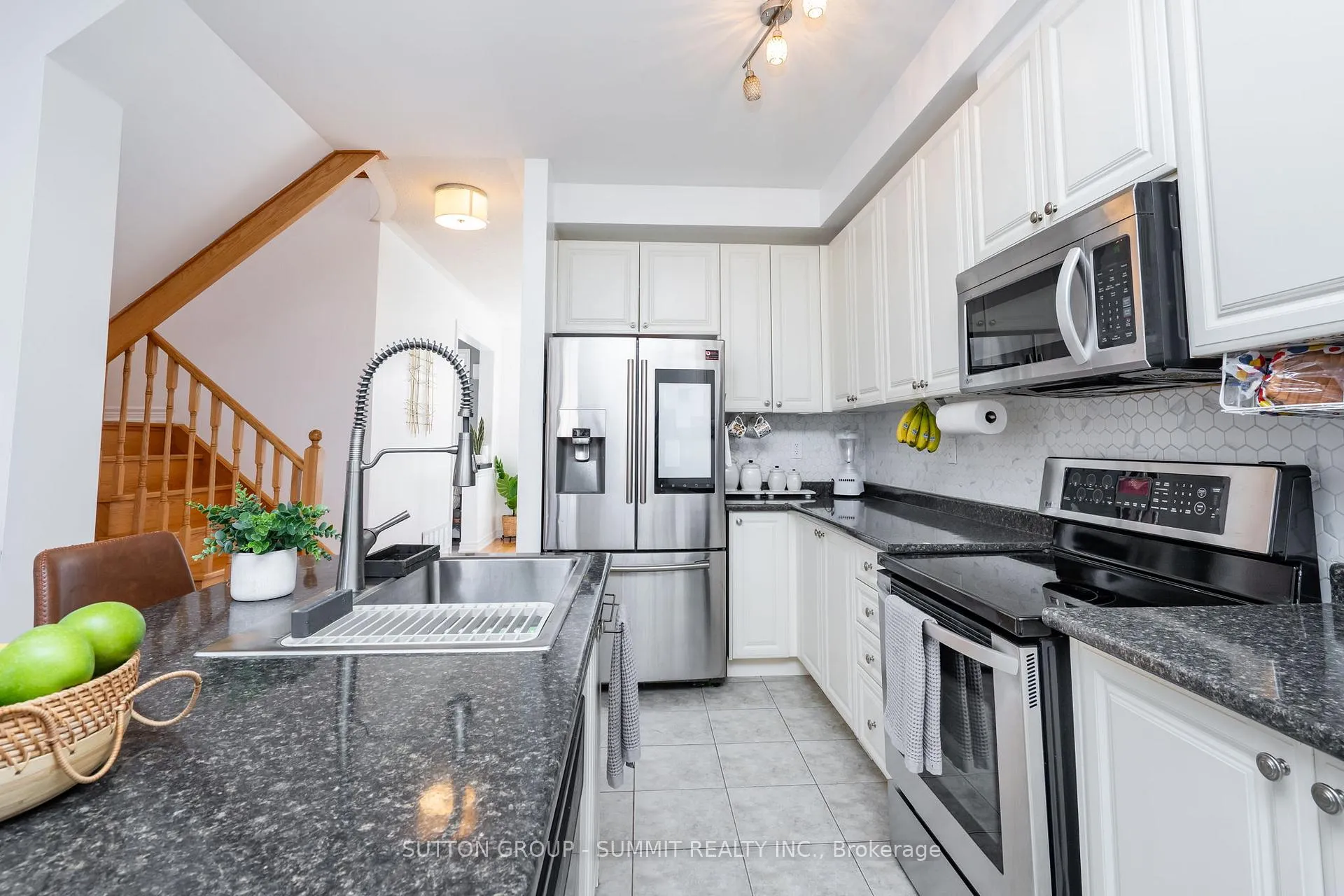 Photo 10 of 50 Bonnie Braes Drive, Brampton, Credit Valley — HOMEH