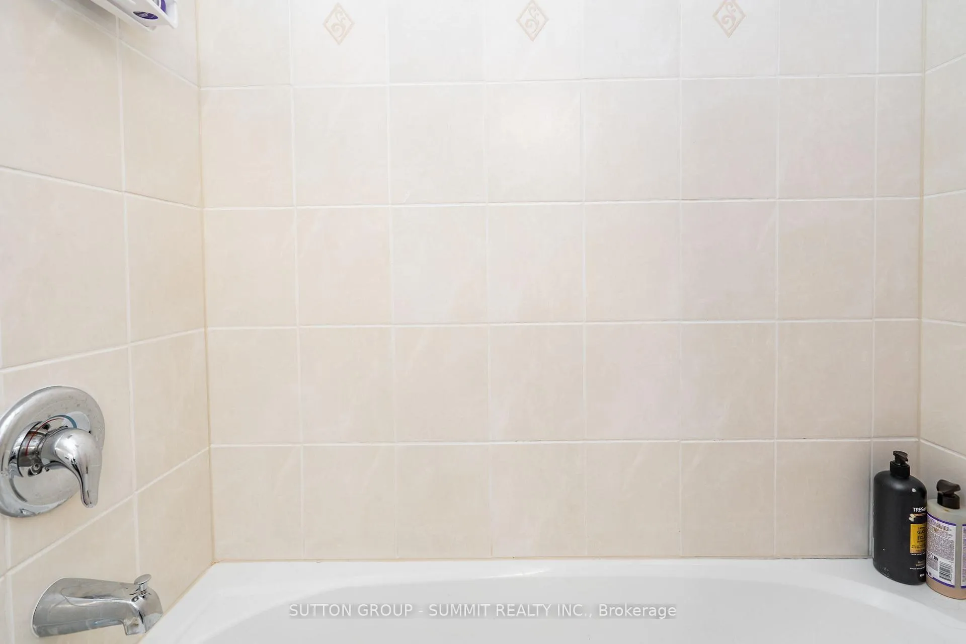 Photo 24 of 50 Bonnie Braes Drive, Brampton, Credit Valley — HOMEH