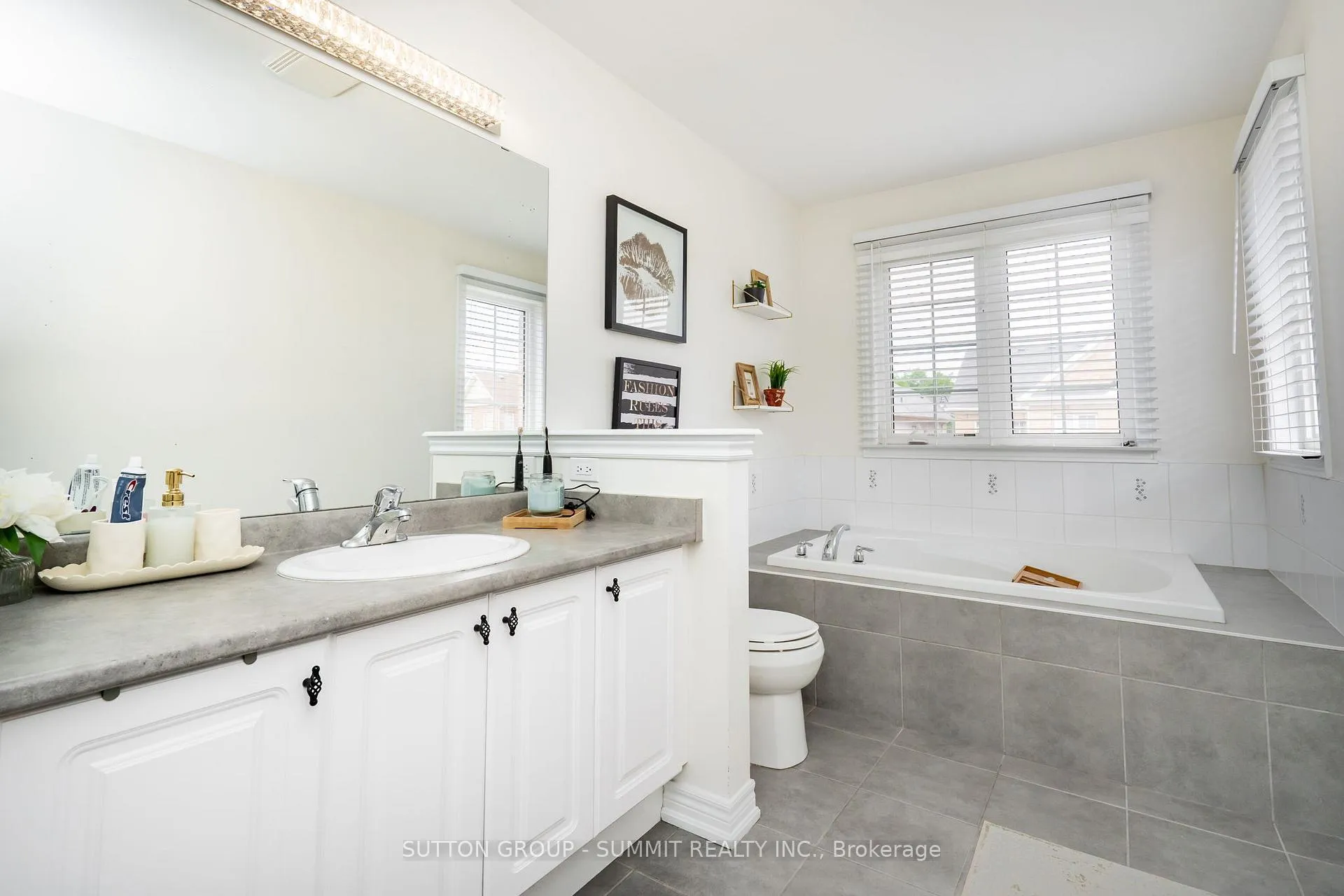 Photo 30 of 50 Bonnie Braes Drive, Brampton, Credit Valley — HOMEH