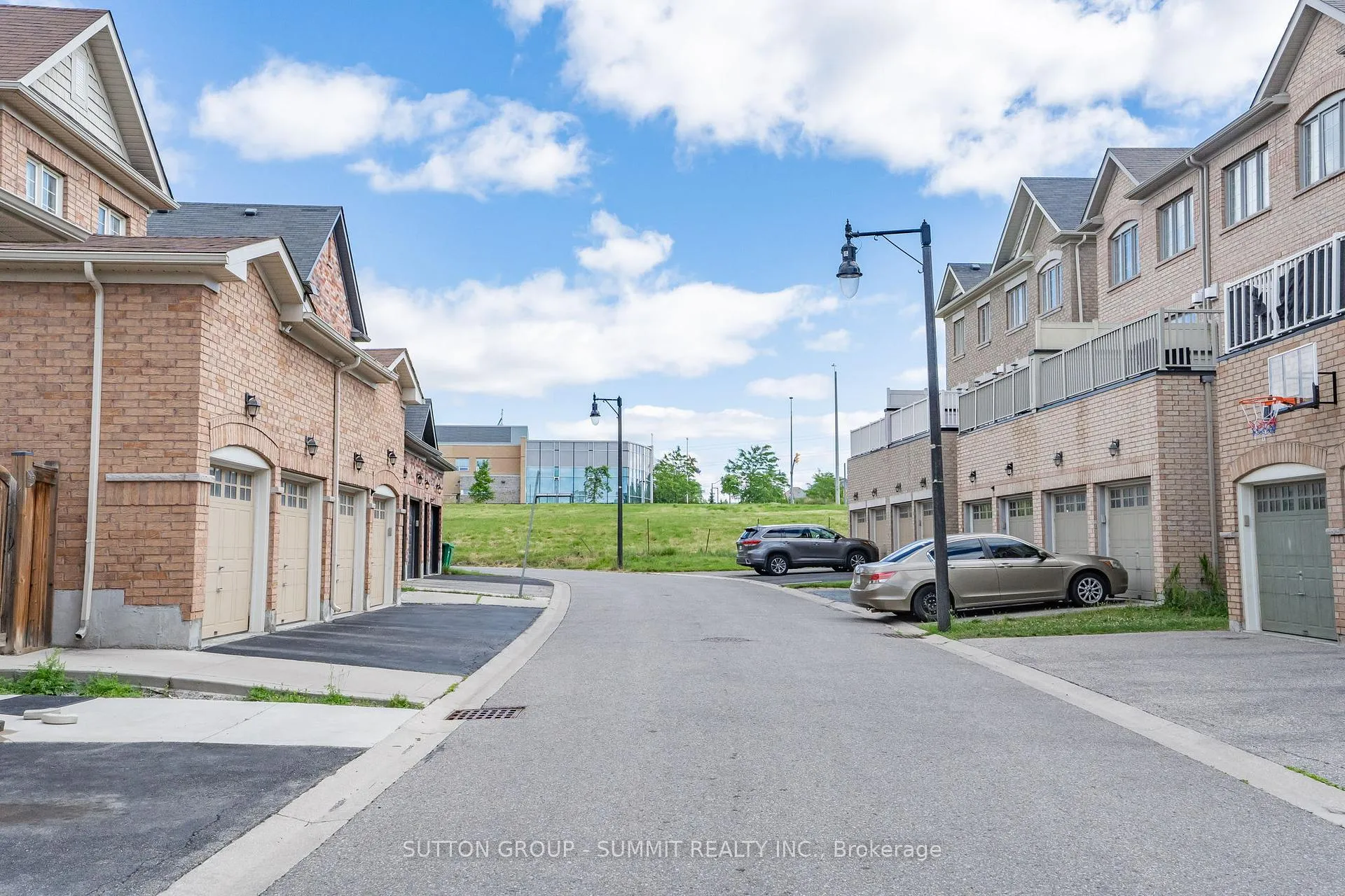 Photo 49 of 50 Bonnie Braes Drive, Brampton, Credit Valley — HOMEH