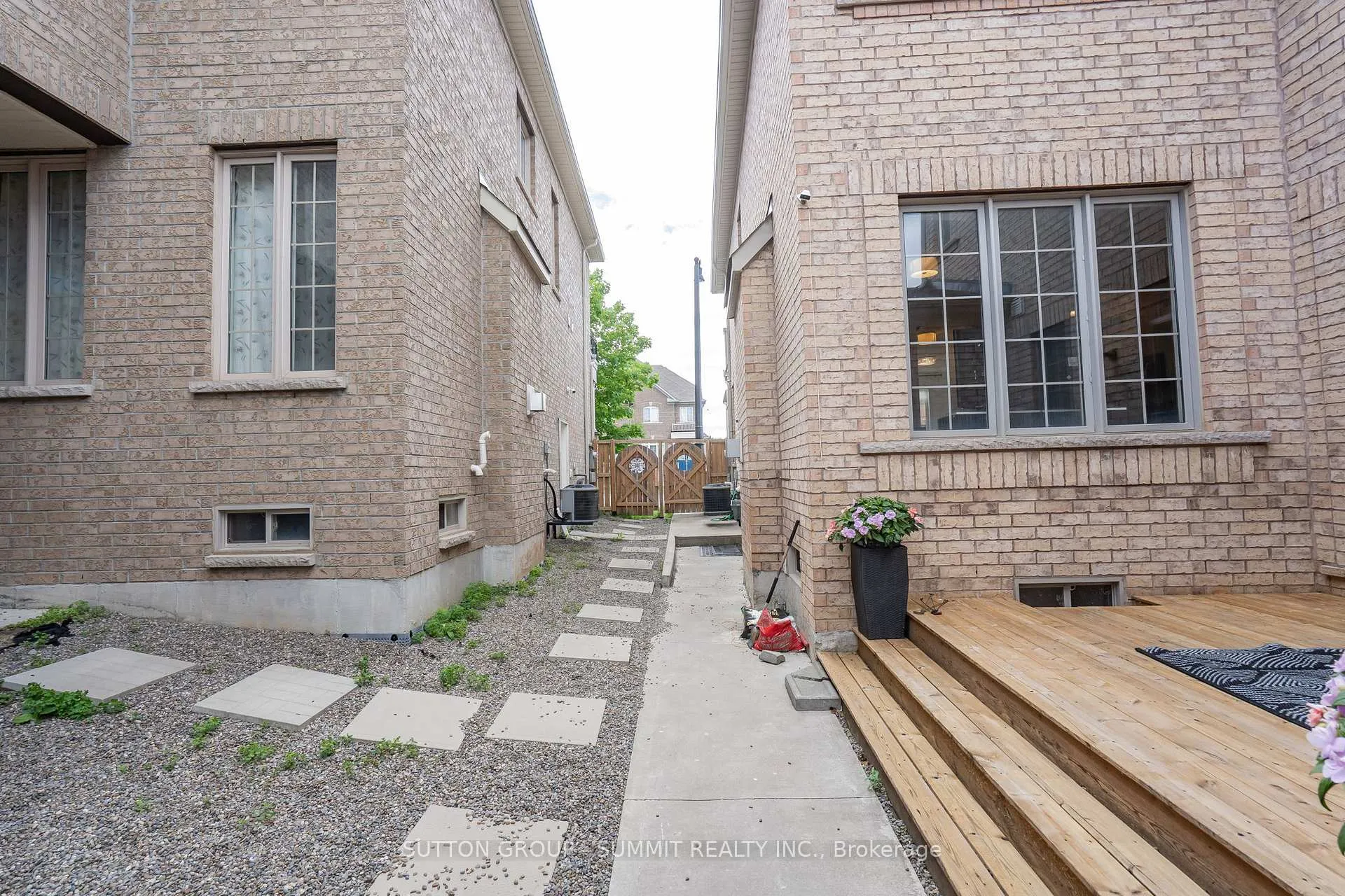 Photo 50 of 50 Bonnie Braes Drive, Brampton, Credit Valley — HOMEH