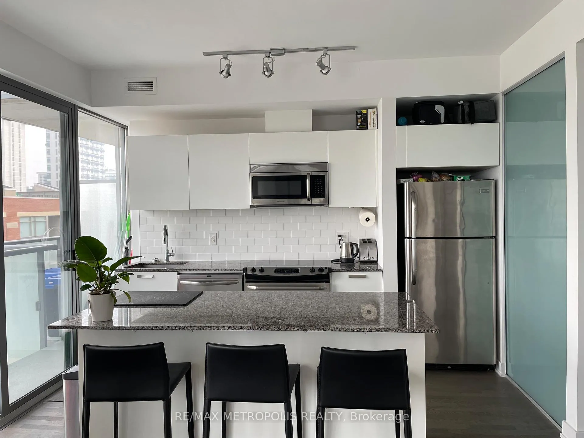 Photo 1 of Unit 1204, 1815 Yonge Street, Toronto, Mount Pleasant West — HOMEH