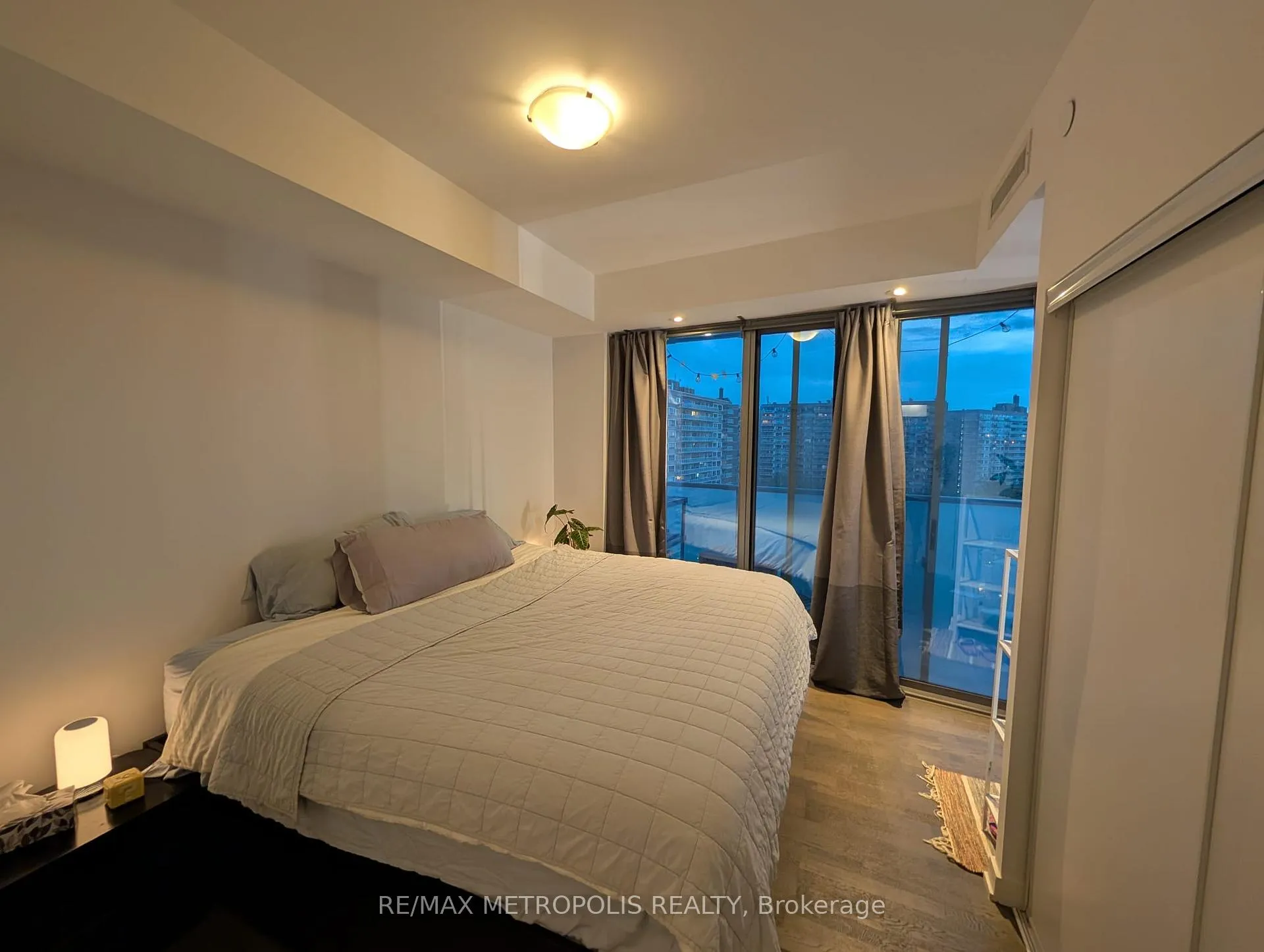 Photo 4 of Unit 1204, 1815 Yonge Street, Toronto, Mount Pleasant West — HOMEH