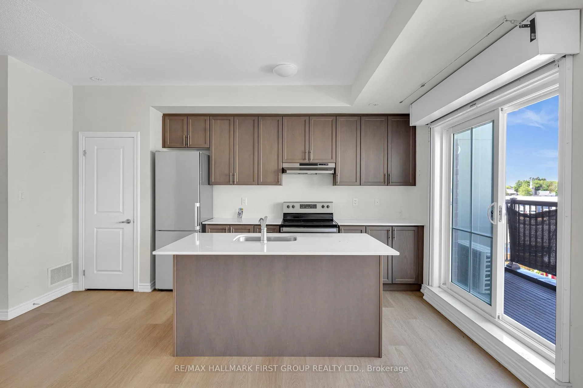 Photo 6 of Unit 7, 490 Beresford Path, Oshawa, Central — HOMEH