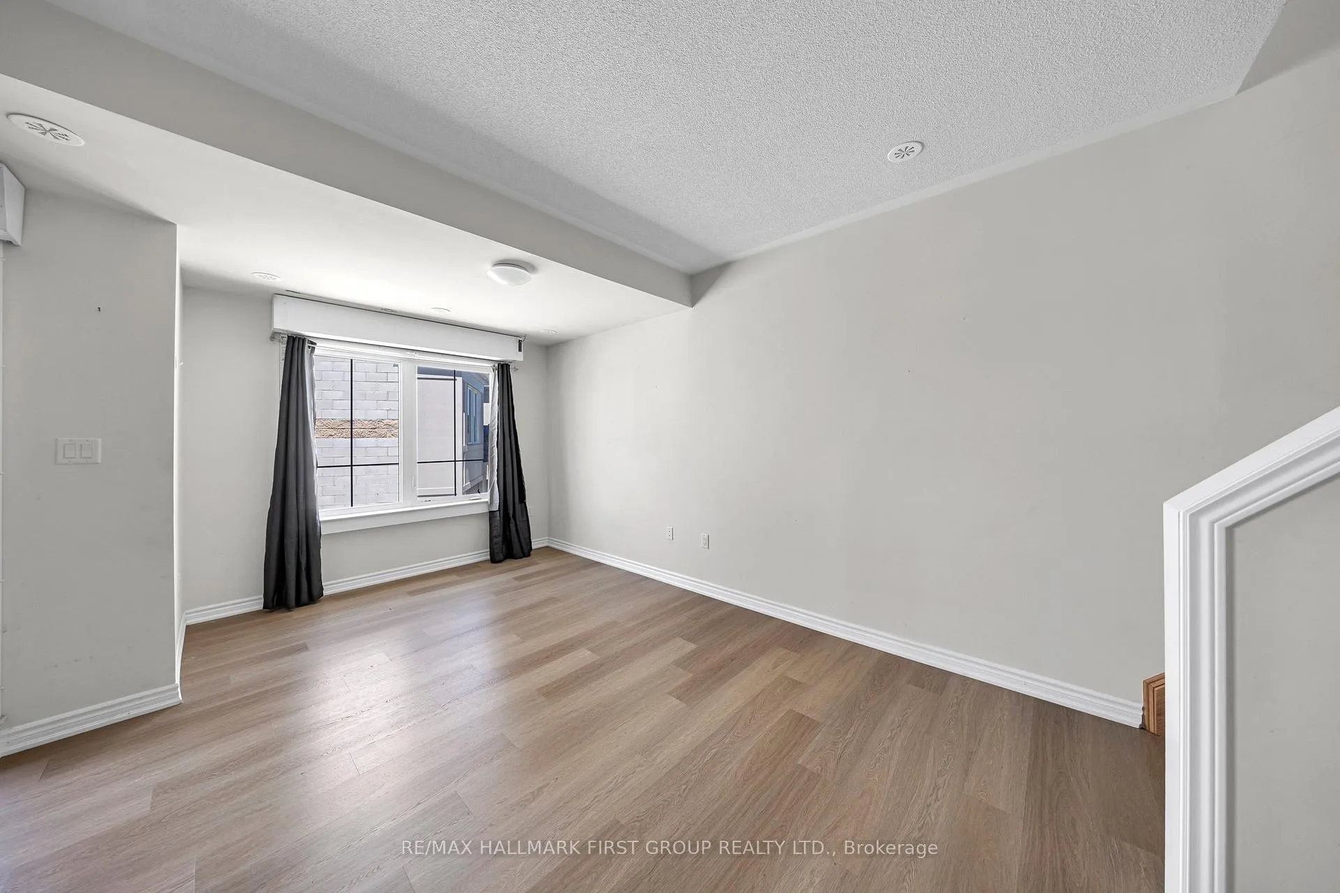 Photo 10 of Unit 7, 490 Beresford Path, Oshawa, Central — HOMEH