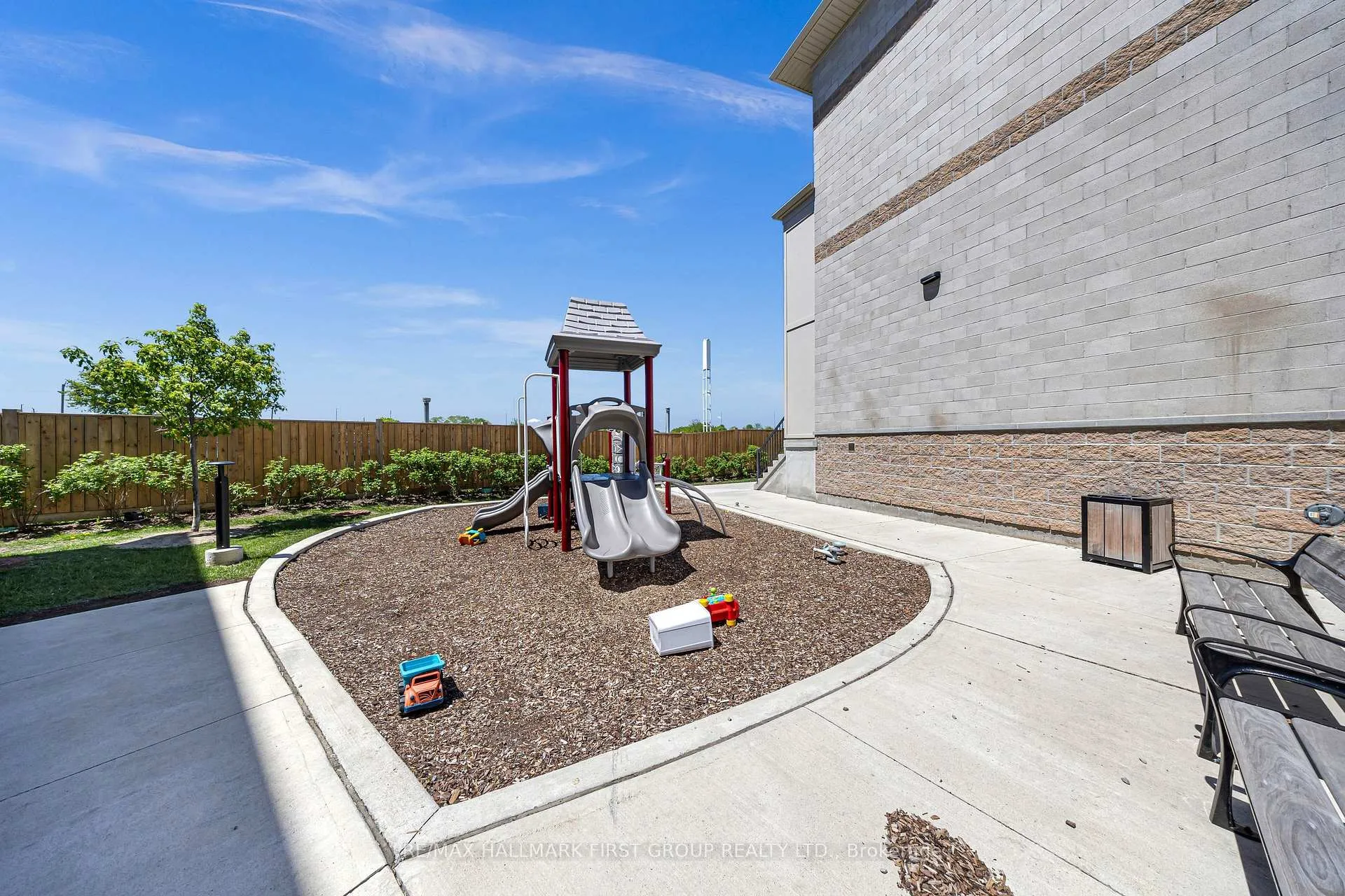 Photo 19 of Unit 7, 490 Beresford Path, Oshawa, Central — HOMEH