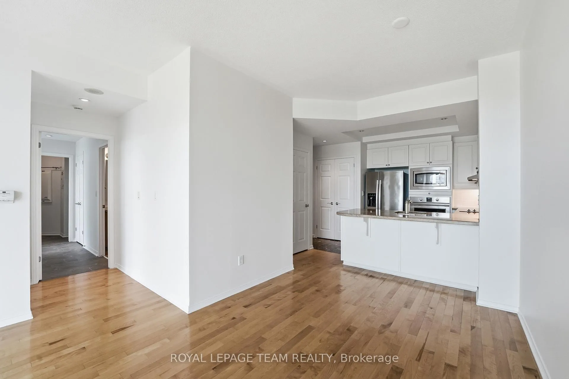 Photo 15 of Unit 504, 38 Metropole Private, Ottawa, Westboro North — HOMEH