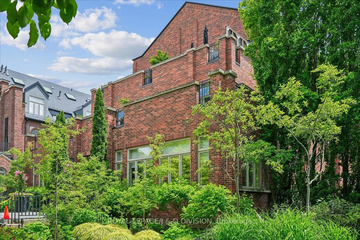 Photo 6 of Unit 112, 65 Sheldrake Boulevard, Toronto, Mount Pleasant East — HOMEH