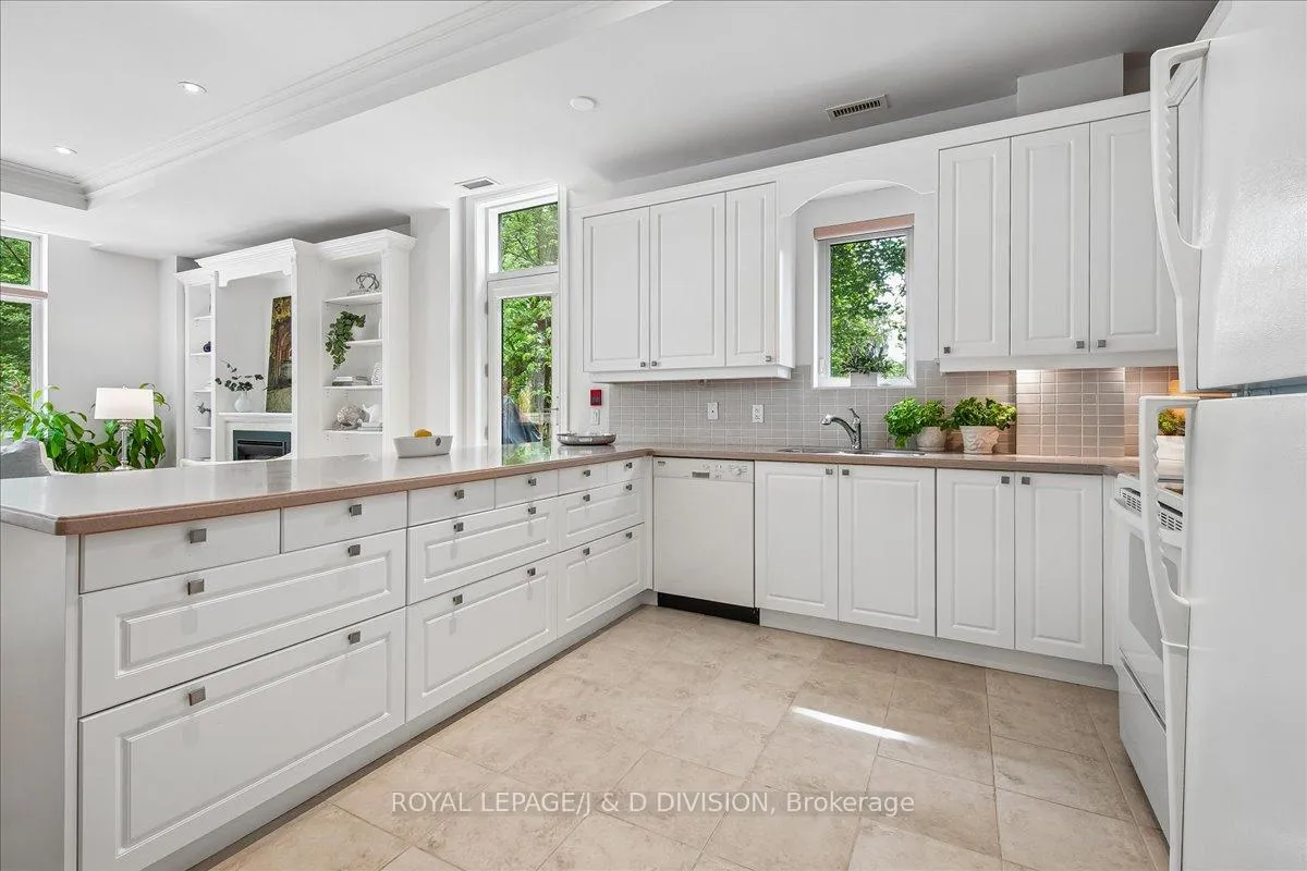 Photo 14 of Unit 112, 65 Sheldrake Boulevard, Toronto, Mount Pleasant East — HOMEH