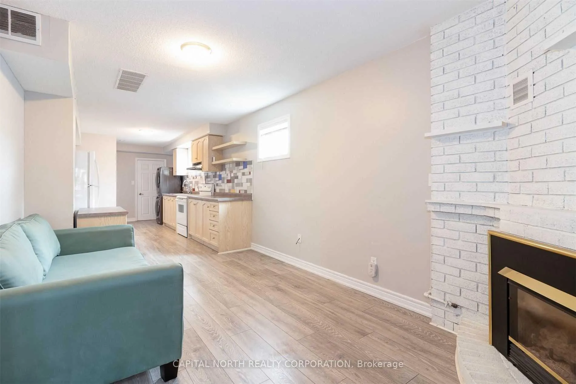 Photo 8 of 2 Imperial Court, Vaughan, East Woodbridge — HOMEH