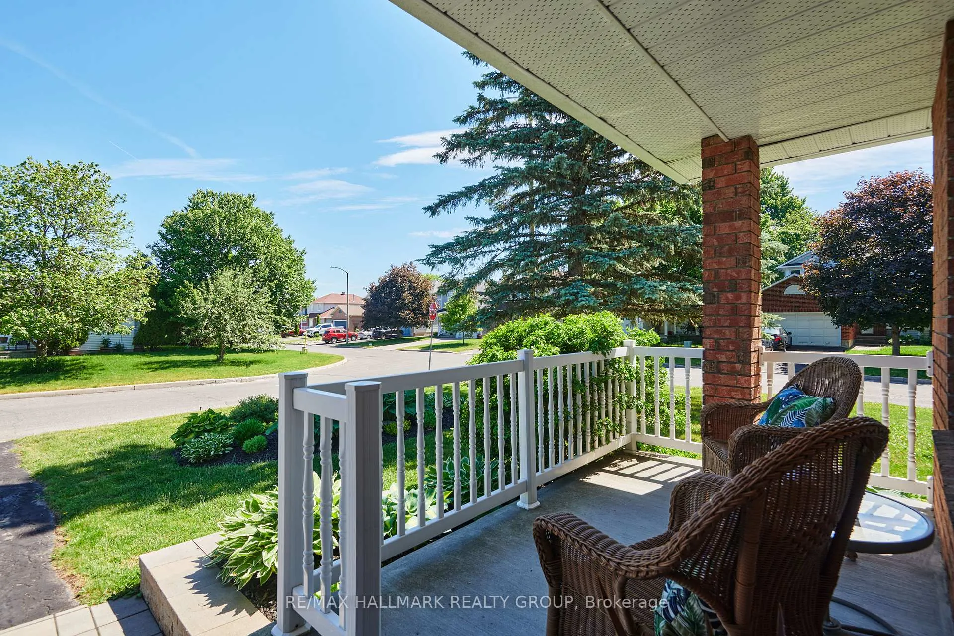 Photo 3 of 716 Levac Drive, Ottawa, Fallingbrook/Pineridge — HOMEH
