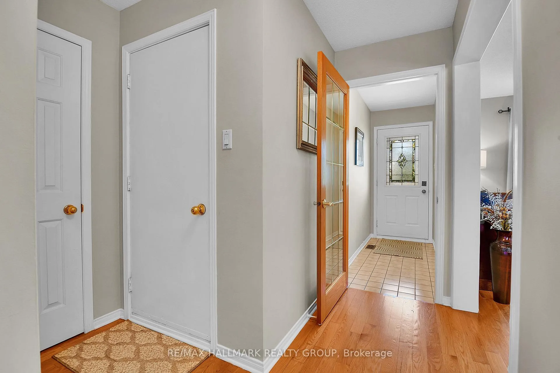 Photo 4 of 716 Levac Drive, Ottawa, Fallingbrook/Pineridge — HOMEH