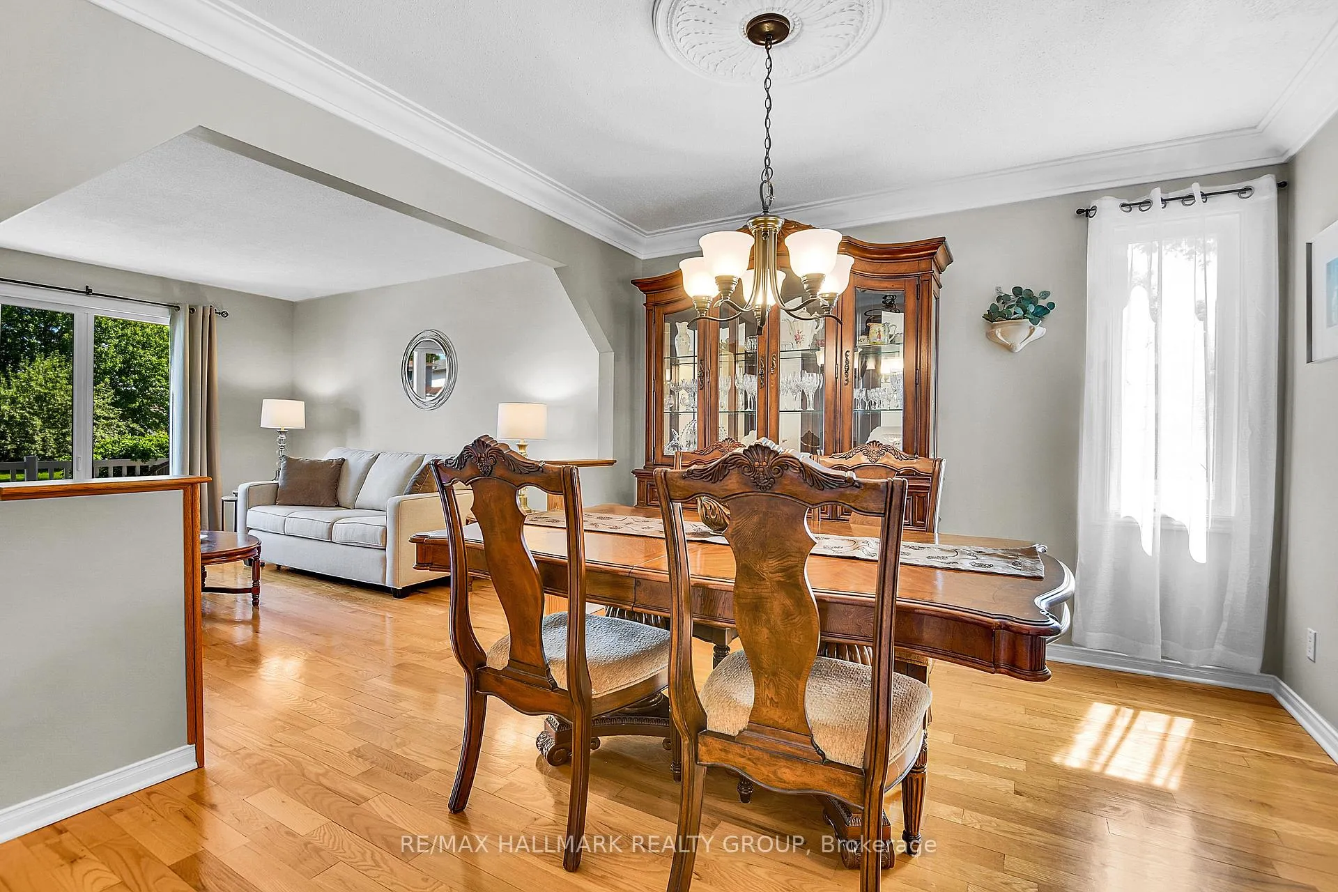 Photo 8 of 716 Levac Drive, Ottawa, Fallingbrook/Pineridge — HOMEH