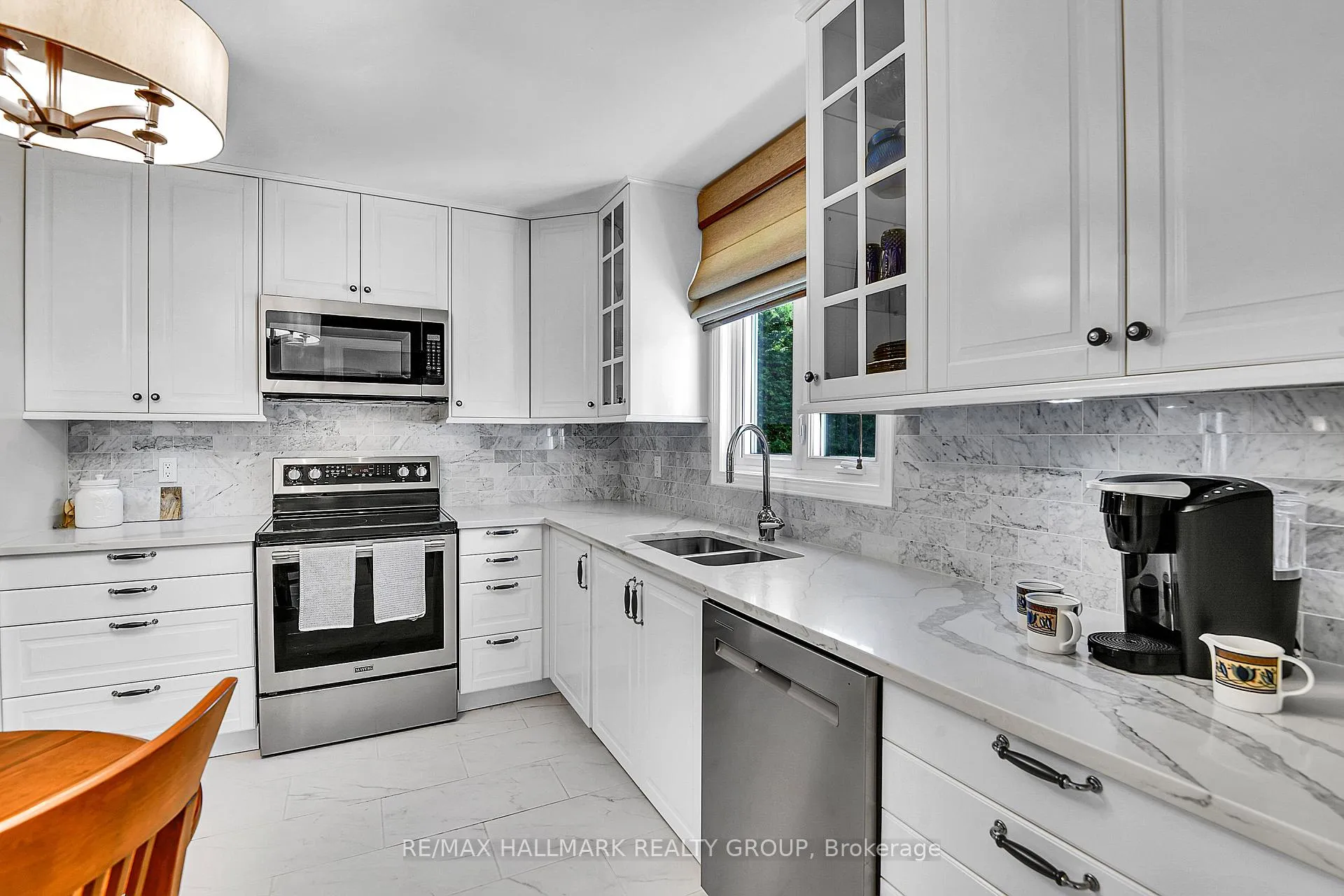 Photo 10 of 716 Levac Drive, Ottawa, Fallingbrook/Pineridge — HOMEH