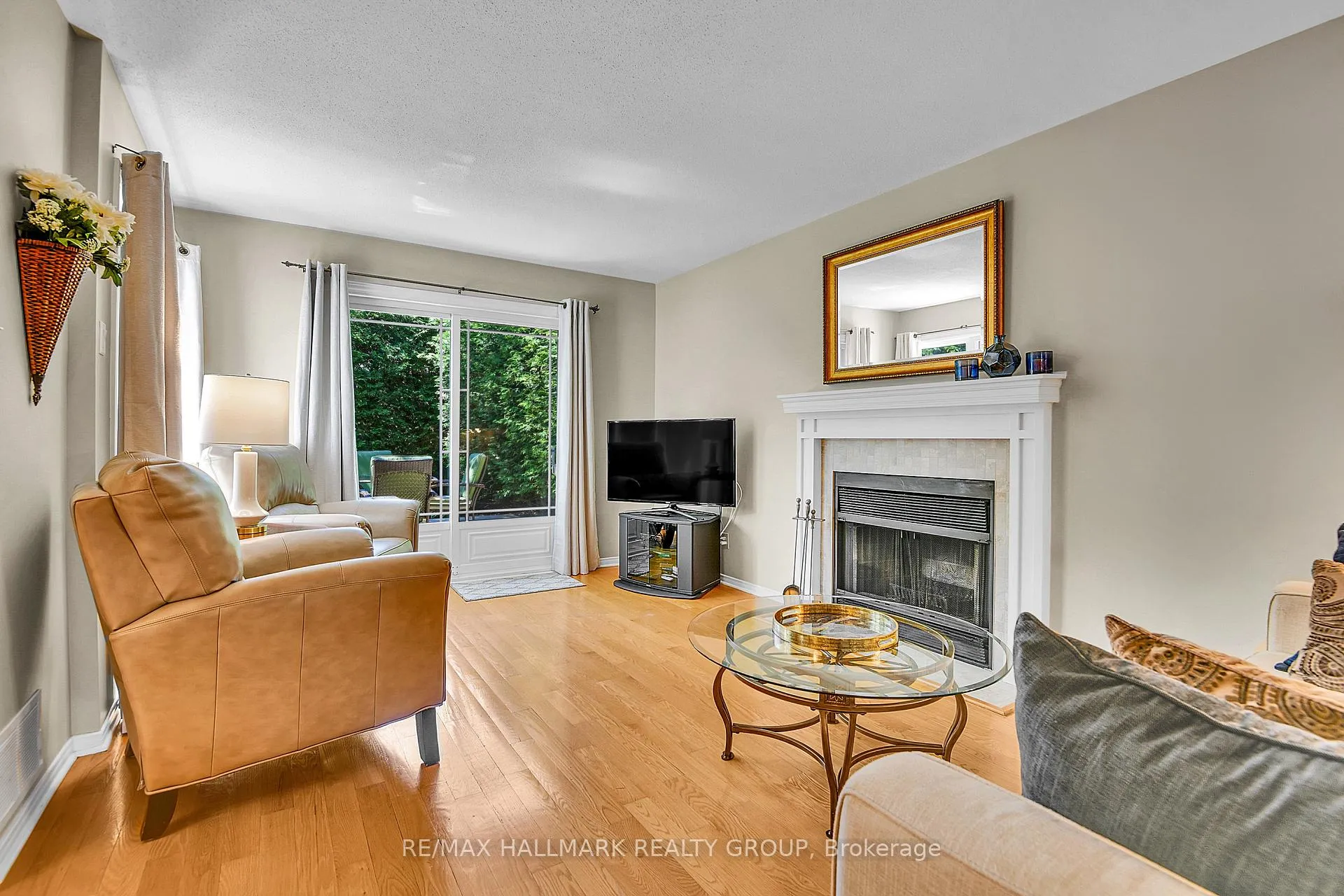 Photo 15 of 716 Levac Drive, Ottawa, Fallingbrook/Pineridge — HOMEH