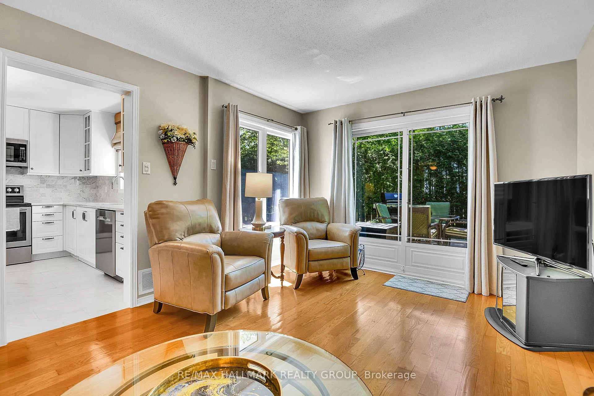 Photo 16 of 716 Levac Drive, Ottawa, Fallingbrook/Pineridge — HOMEH
