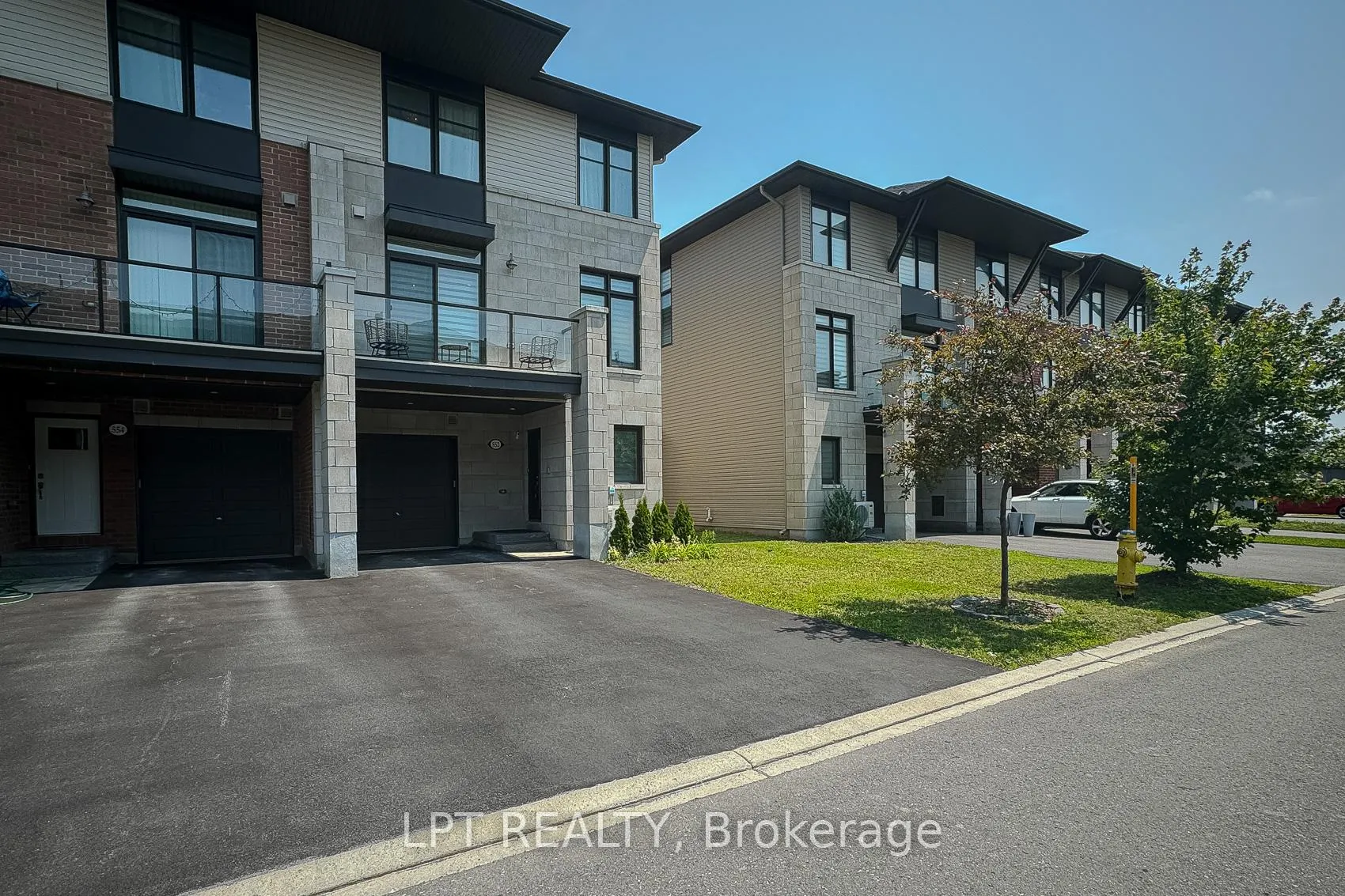 Photo 2 of 552 Labrador Crescent, Ottawa, Blossom Park/Kemp Park/Findlay Creek — HOMEH
