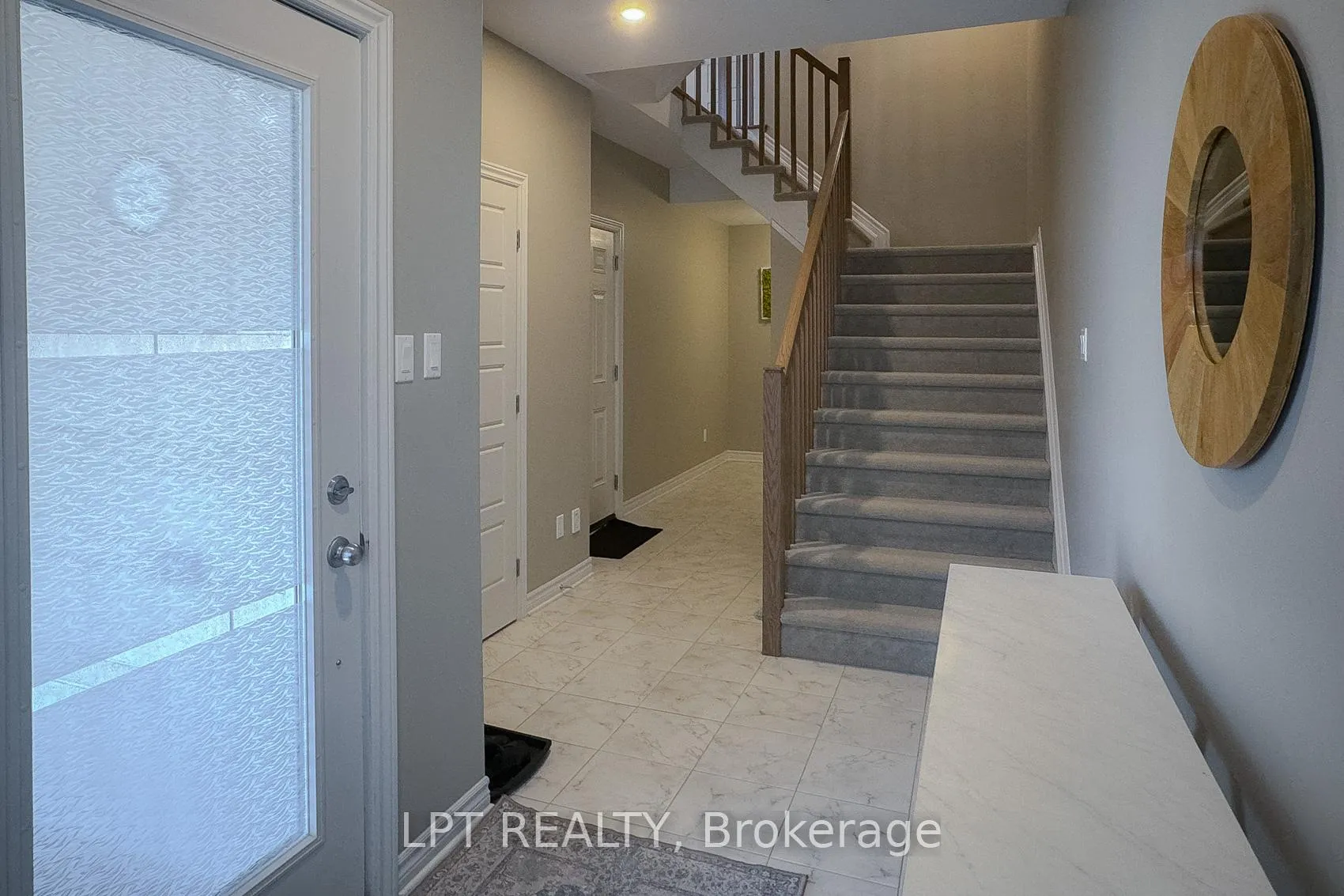Photo 4 of 552 Labrador Crescent, Ottawa, Blossom Park/Kemp Park/Findlay Creek — HOMEH
