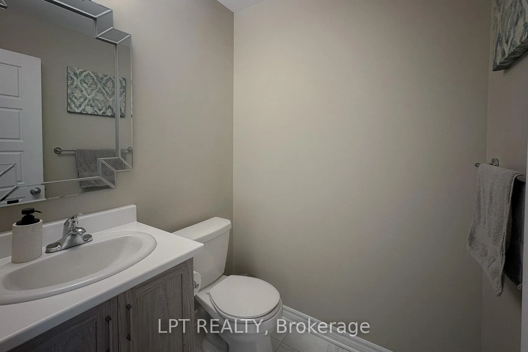 Photo 7 of 552 Labrador Crescent, Ottawa, Blossom Park/Kemp Park/Findlay Creek — HOMEH
