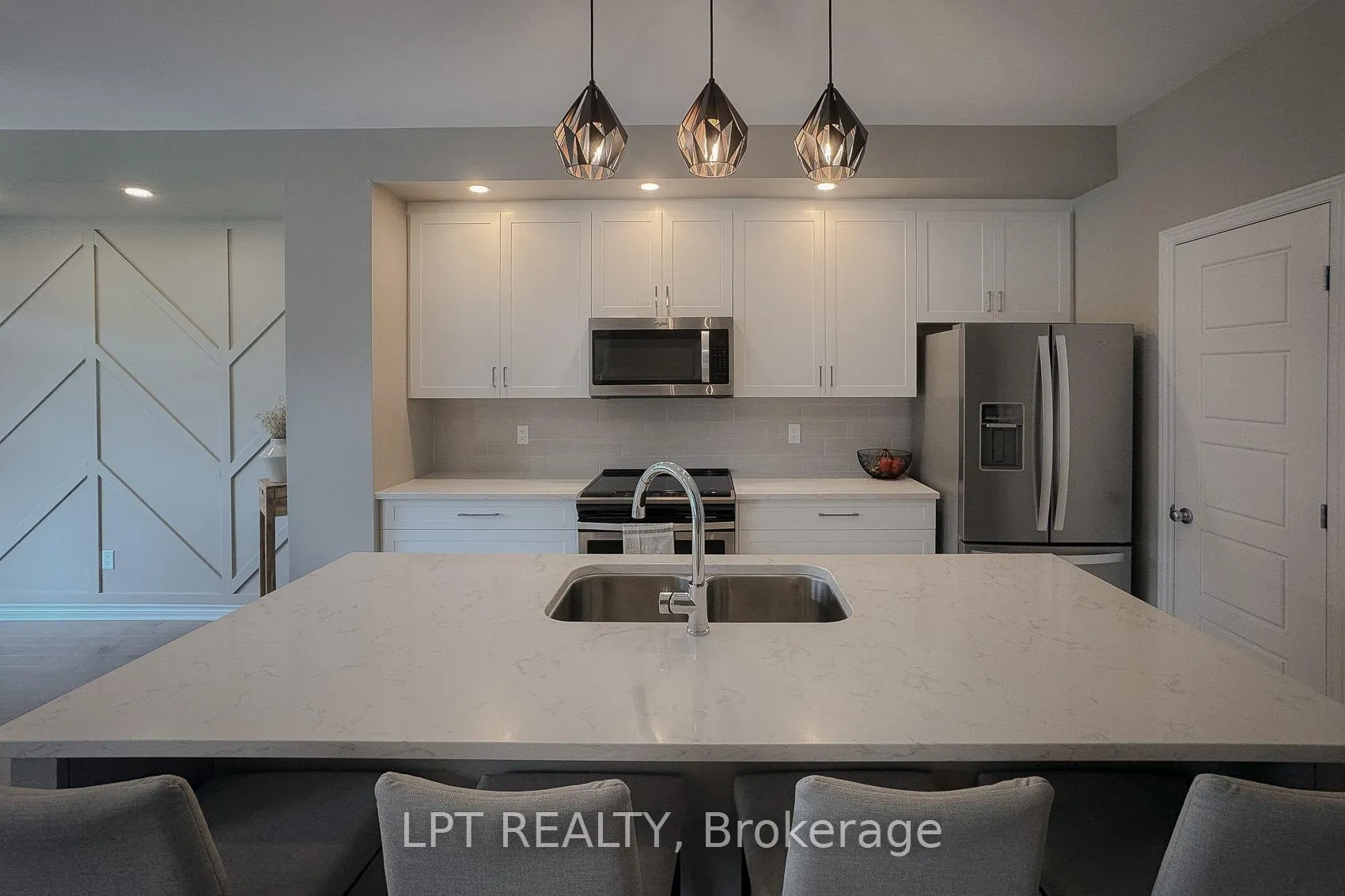 Photo 9 of 552 Labrador Crescent, Ottawa, Blossom Park/Kemp Park/Findlay Creek — HOMEH