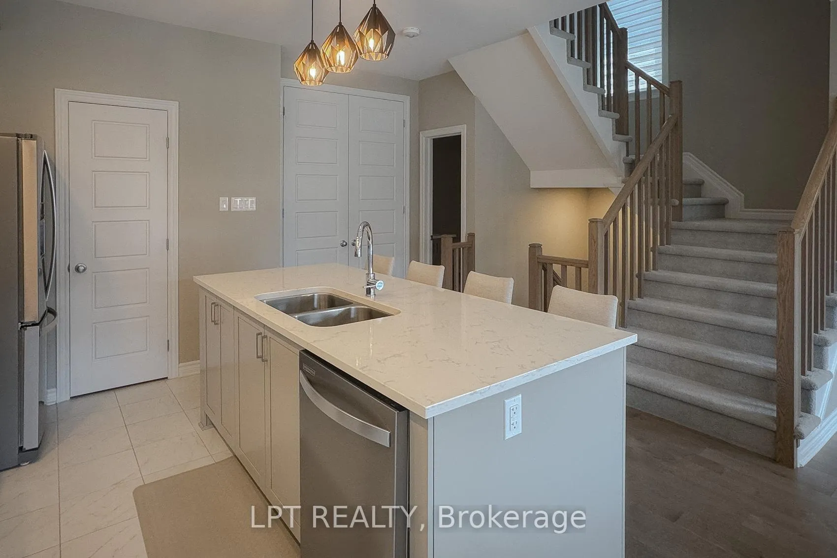 Photo 11 of 552 Labrador Crescent, Ottawa, Blossom Park/Kemp Park/Findlay Creek — HOMEH
