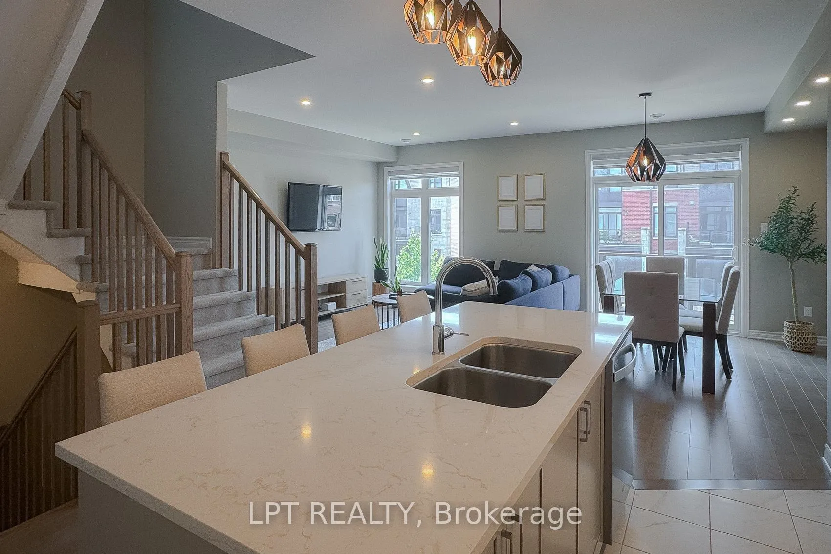 Photo 12 of 552 Labrador Crescent, Ottawa, Blossom Park/Kemp Park/Findlay Creek — HOMEH