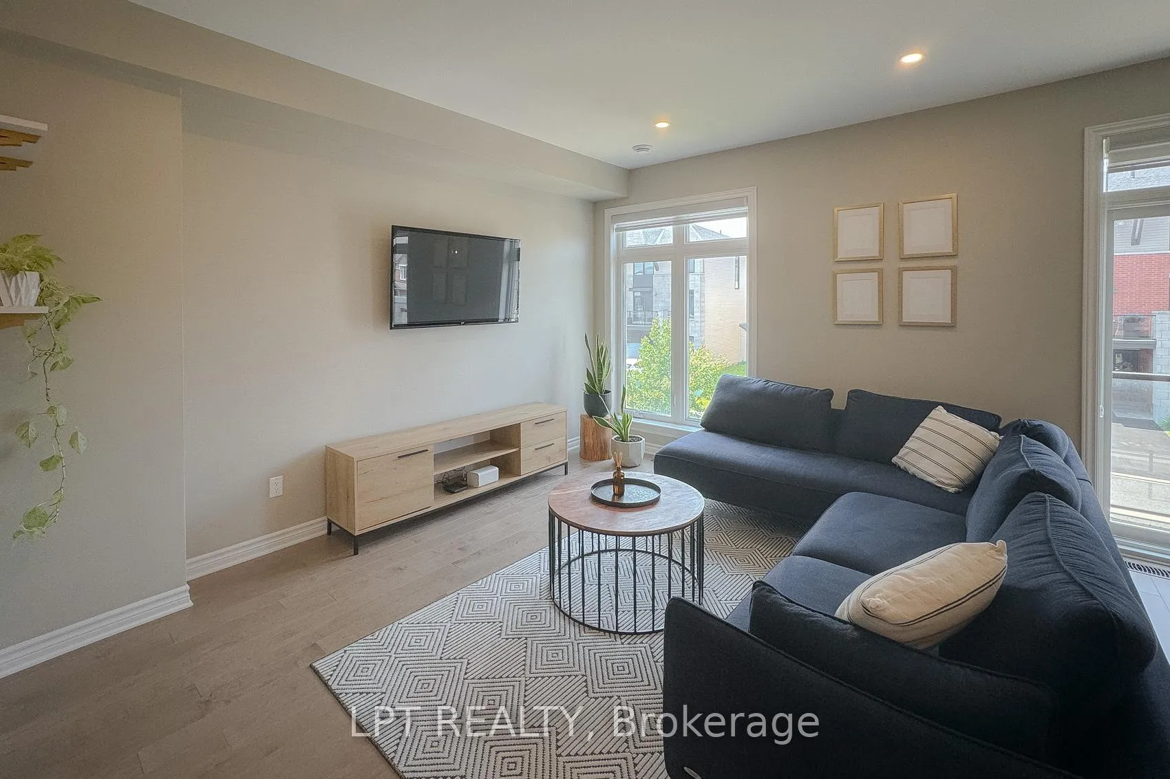 Photo 13 of 552 Labrador Crescent, Ottawa, Blossom Park/Kemp Park/Findlay Creek — HOMEH