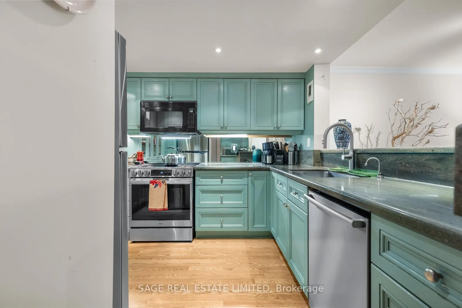 Photo 6 of Unit 101, 225 Davenport Road, Toronto, The Annex — HOMEH