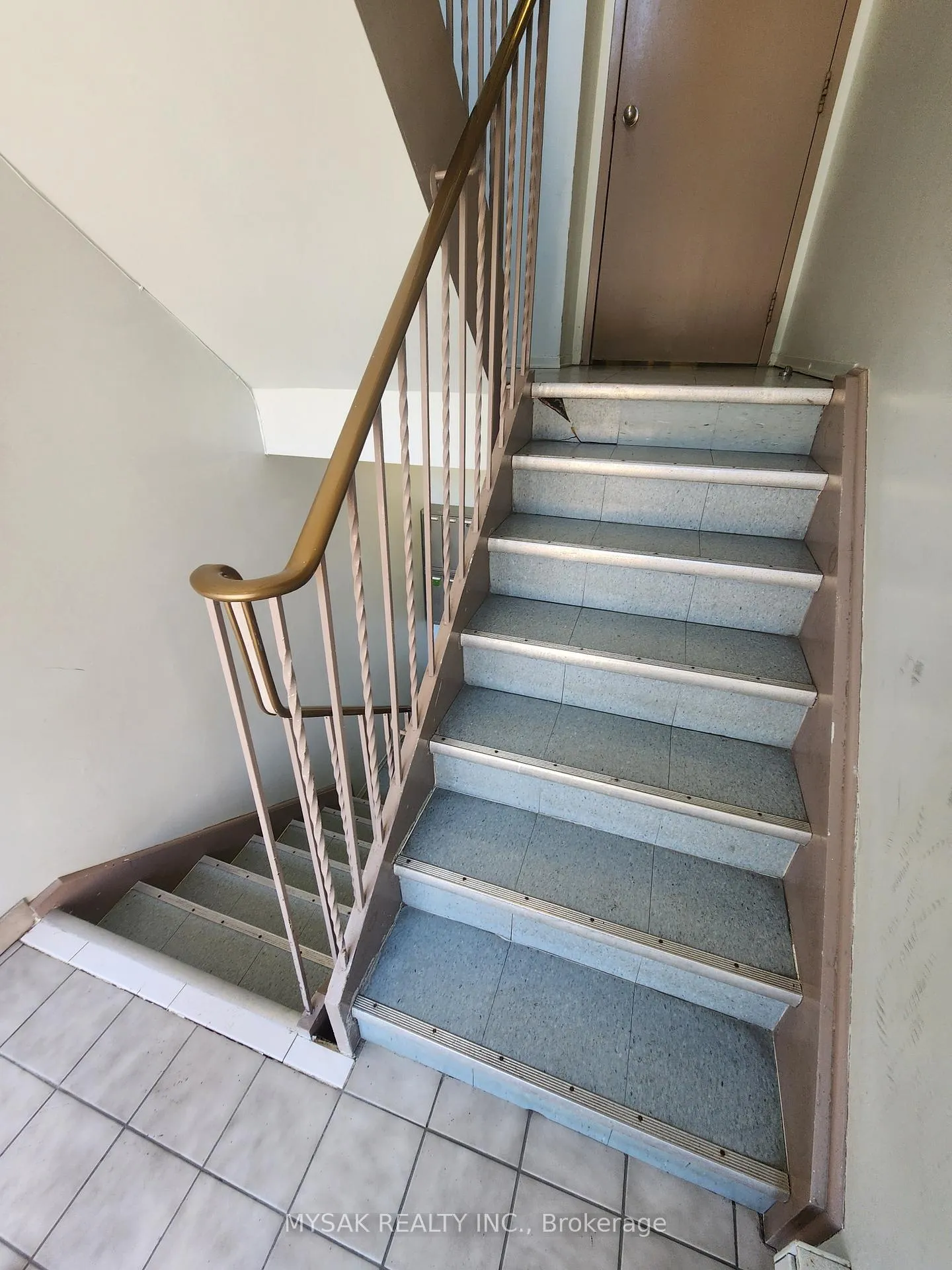Photo 5 of 144 Coxwell Avenue, Toronto, Greenwood-Coxwell — HOMEH