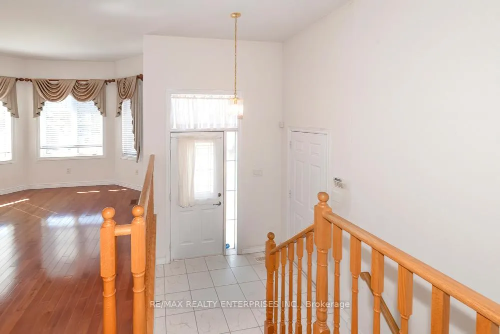 Photo 2 of 802 Coldstream Drive, Oshawa, Samac — HOMEH