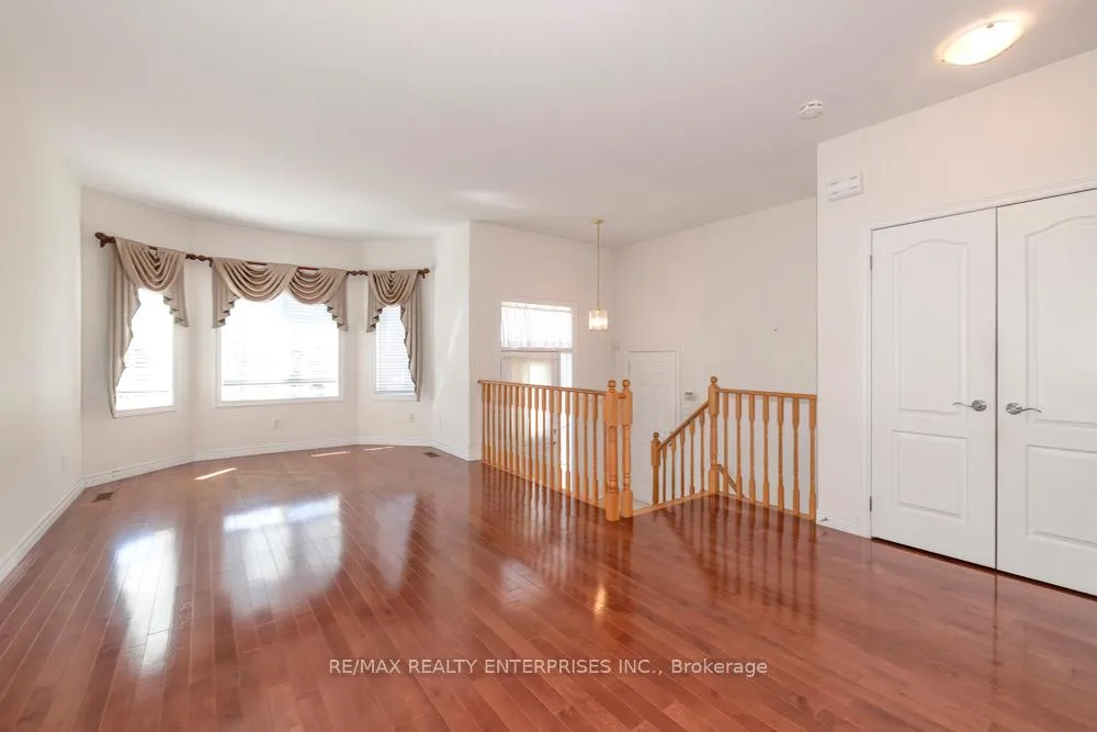 Photo 3 of 802 Coldstream Drive, Oshawa, Samac — HOMEH