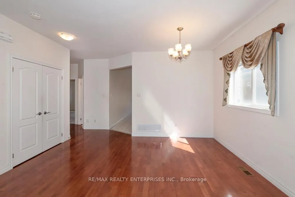Photo 5 of 802 Coldstream Drive, Oshawa, Samac — HOMEH