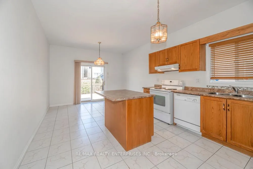Photo 6 of 802 Coldstream Drive, Oshawa, Samac — HOMEH