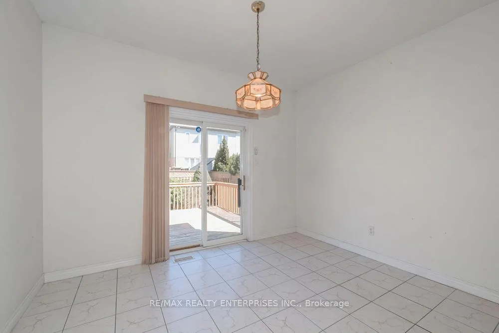 Photo 7 of 802 Coldstream Drive, Oshawa, Samac — HOMEH