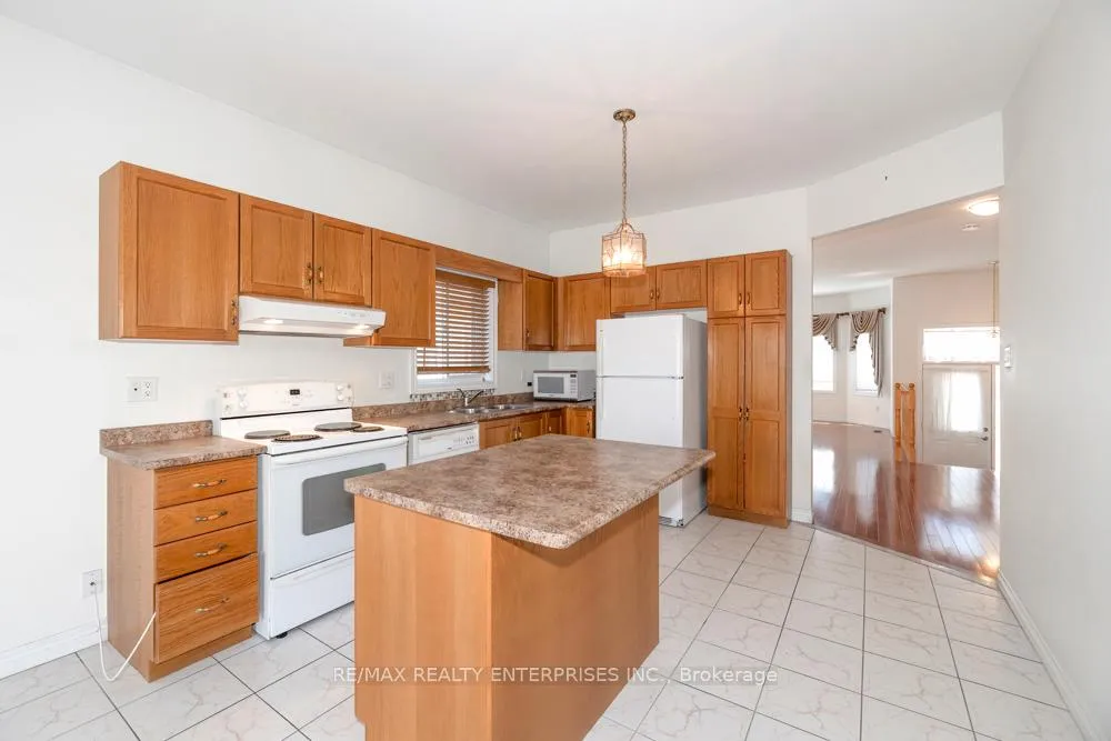 Photo 9 of 802 Coldstream Drive, Oshawa, Samac — HOMEH