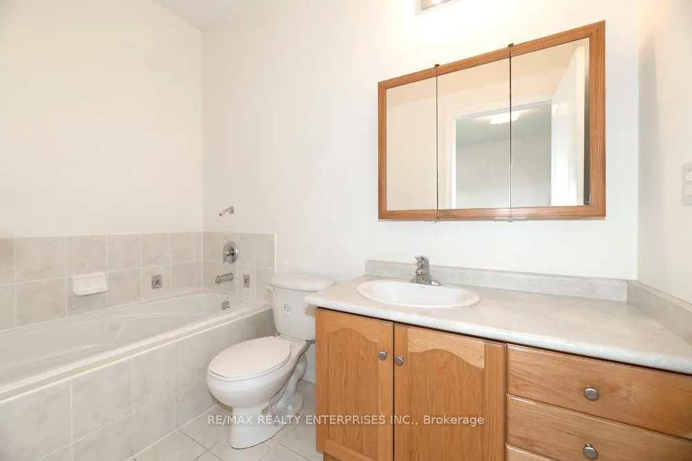 Photo 12 of 802 Coldstream Drive, Oshawa, Samac — HOMEH