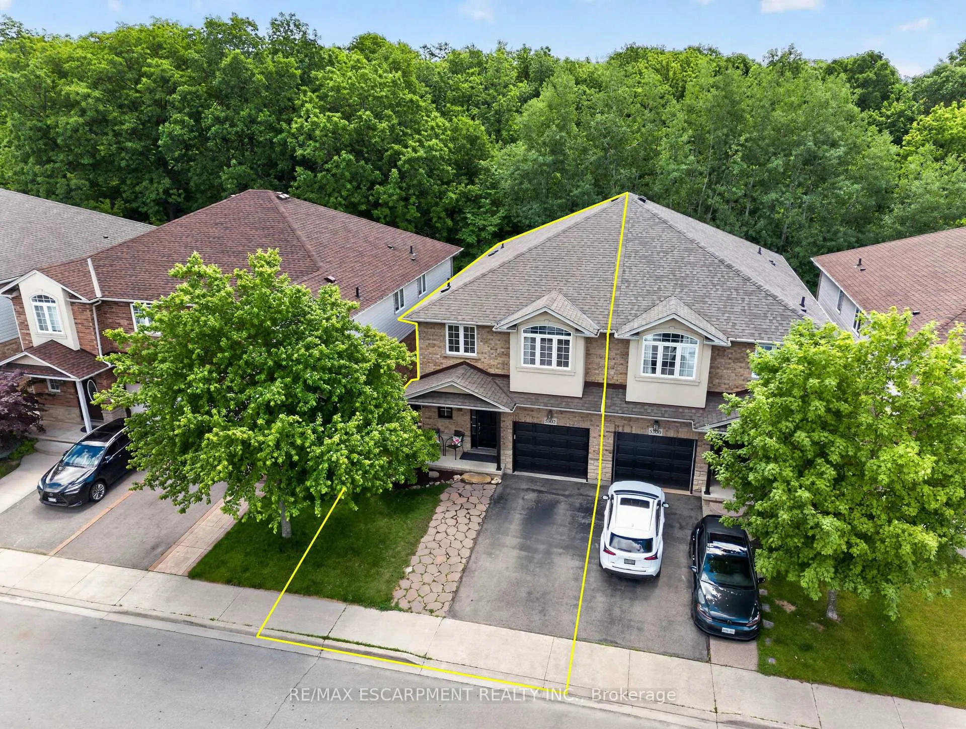 Photo 2 of 5302 Picketts Way, Burlington, Orchard — HOMEH